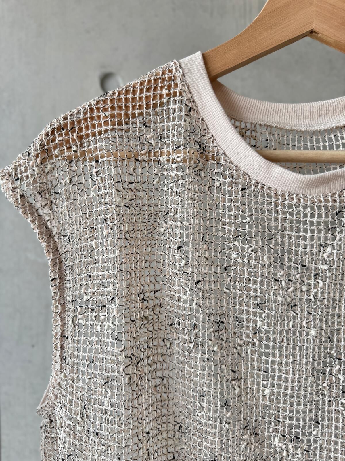 ｛Special Price} 米色拼顆粒感型格網格套頭上衣【日本直送】