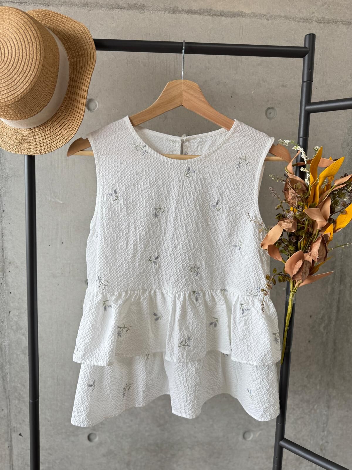 ｛Special Price} 白色小鬱金香RUFFLE腳背心上衣【日本直送】