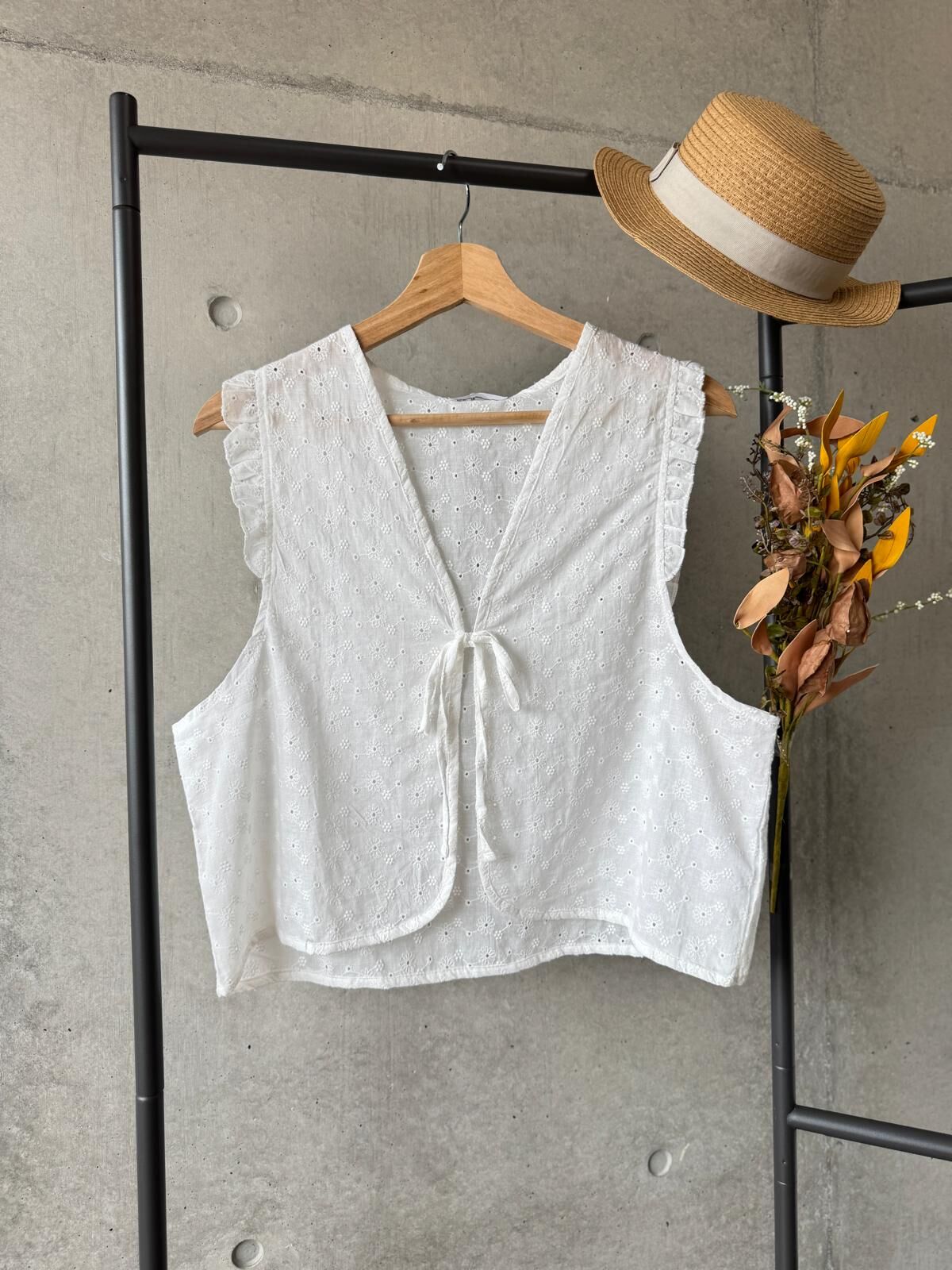 ｛Special Price} 純白清新的全綿蕾絲刺繡背心上衣【日本直送】