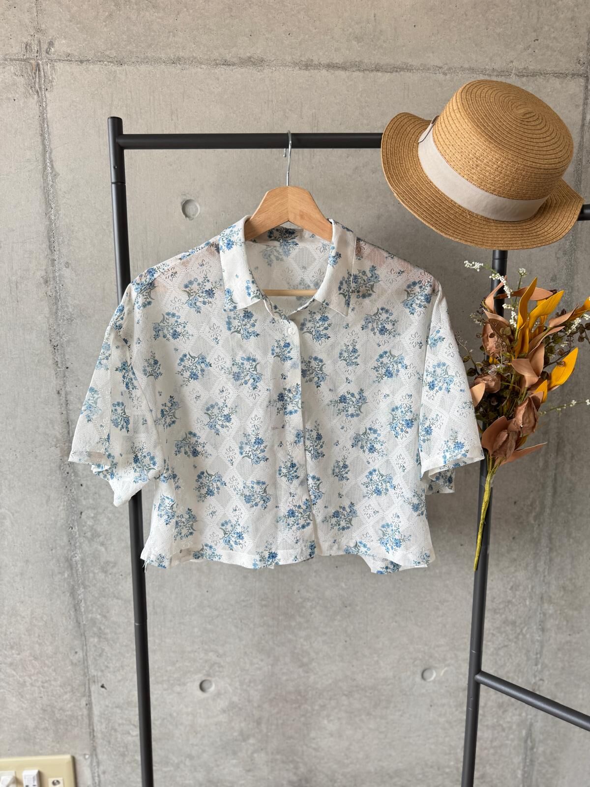 ｛Special Price} 優閒風藍調小碎花蕾絲闊身短款襯衫【日本直送】