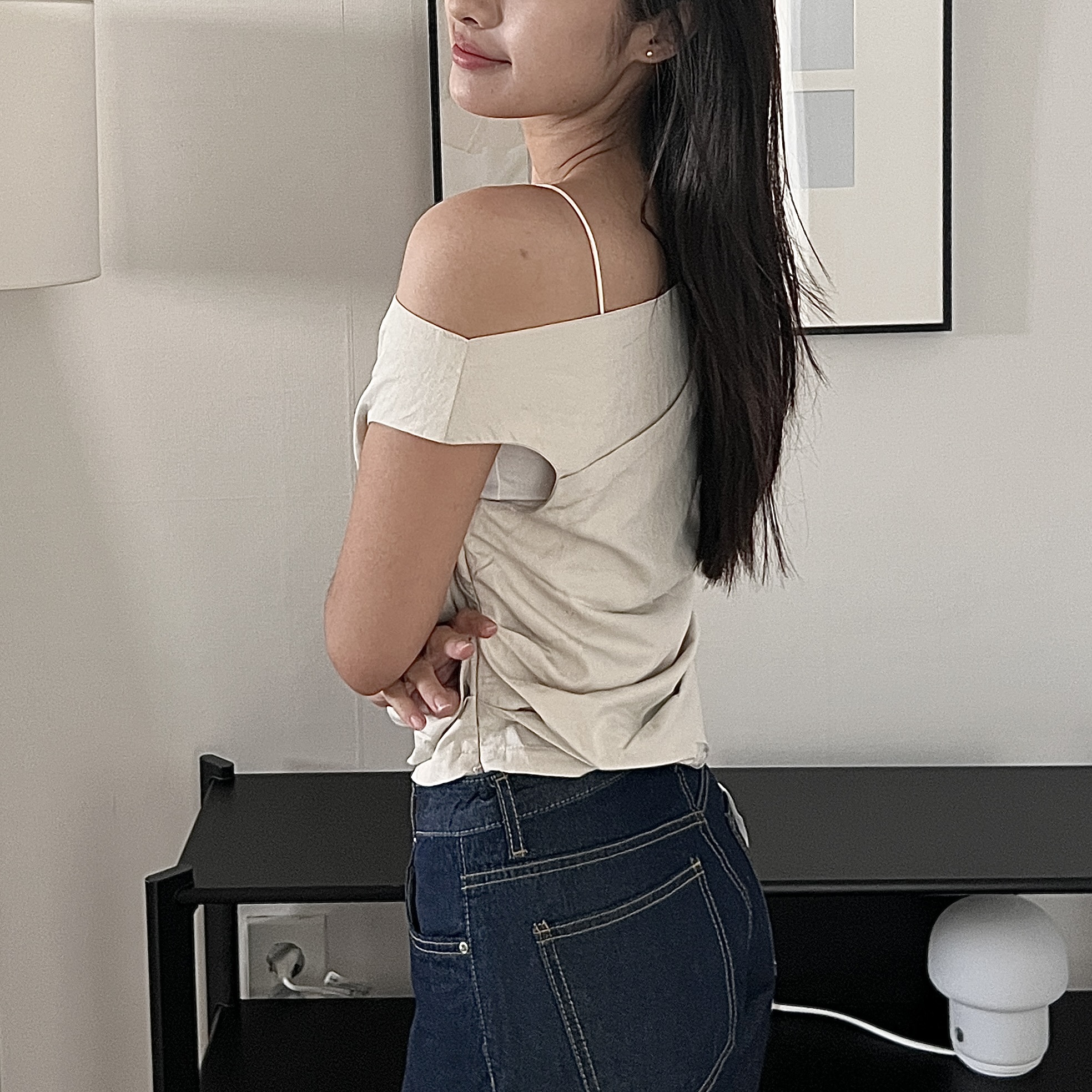 輕鬆穿出造型感🪡不規則平口上衣（黑／白）