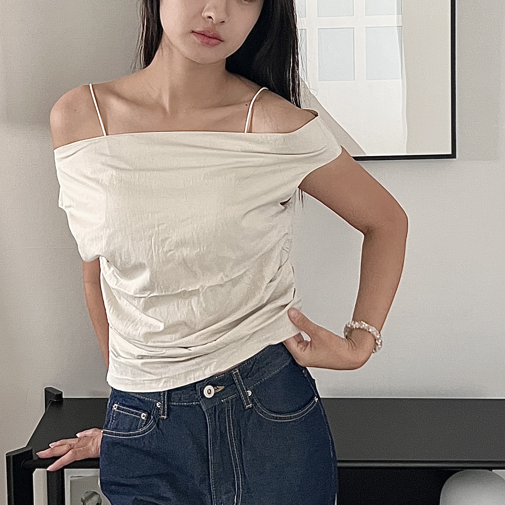 輕鬆穿出造型感🪡不規則平口上衣（黑／白）