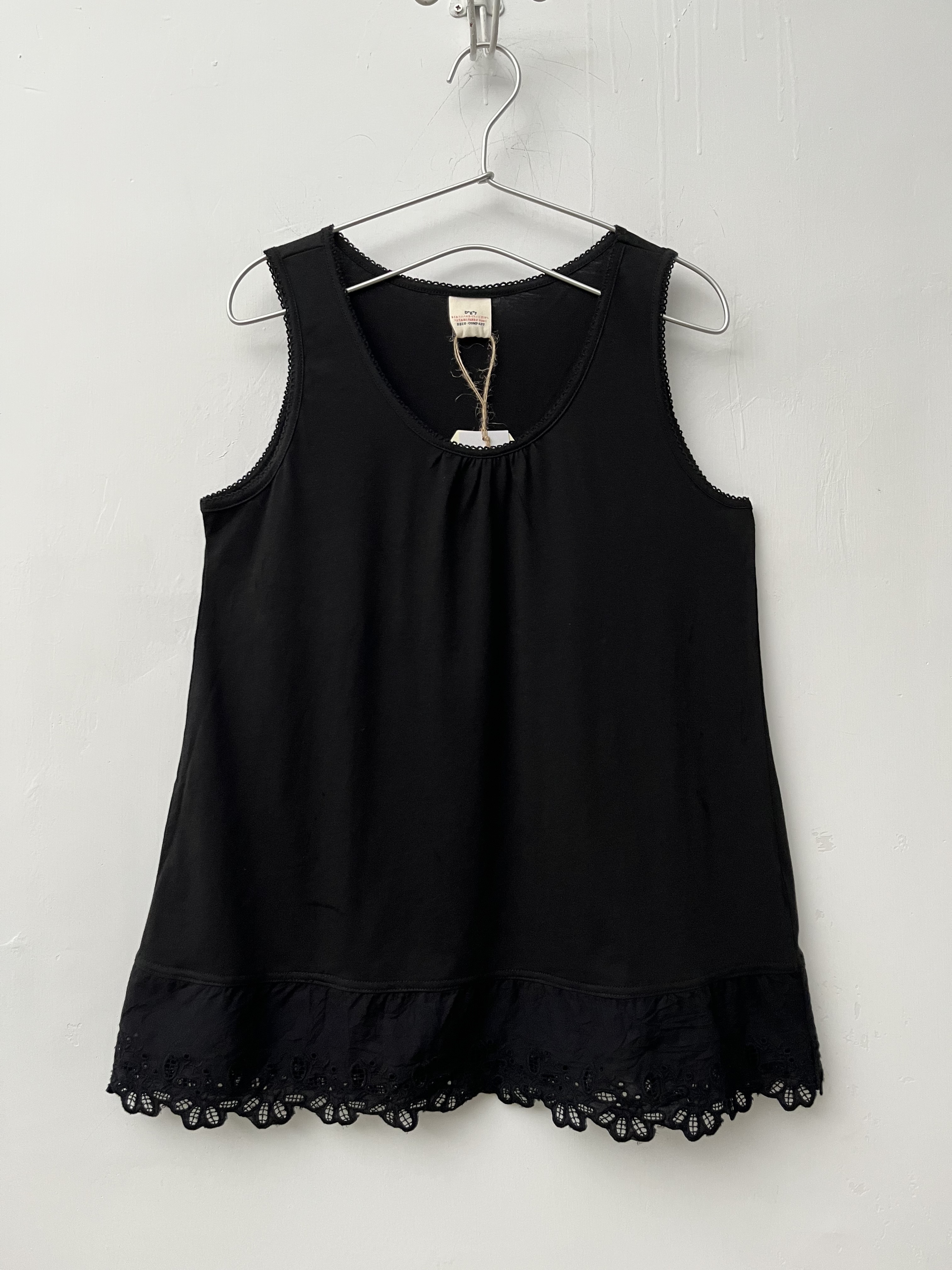 D*g*y黑色刺繡通腳背心