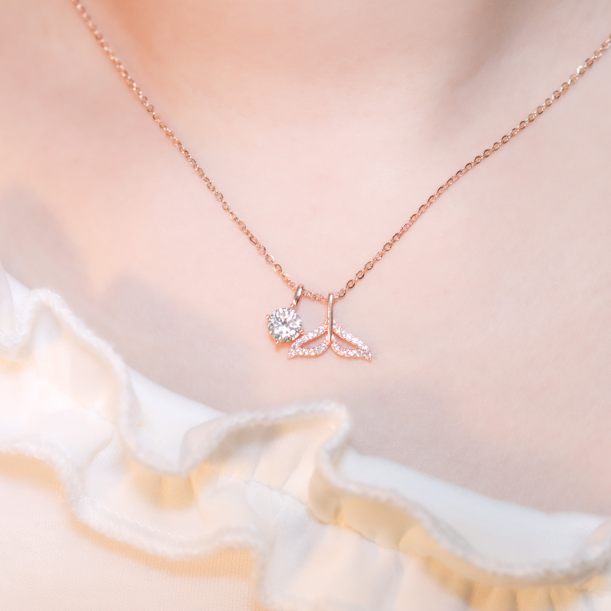 | 925純銀・厚鍍白金・ 厚鍍玫瑰金・莫桑石 | 鑽光海洋勇氣項鍊 (銀/玫瑰金) | NE1461 |