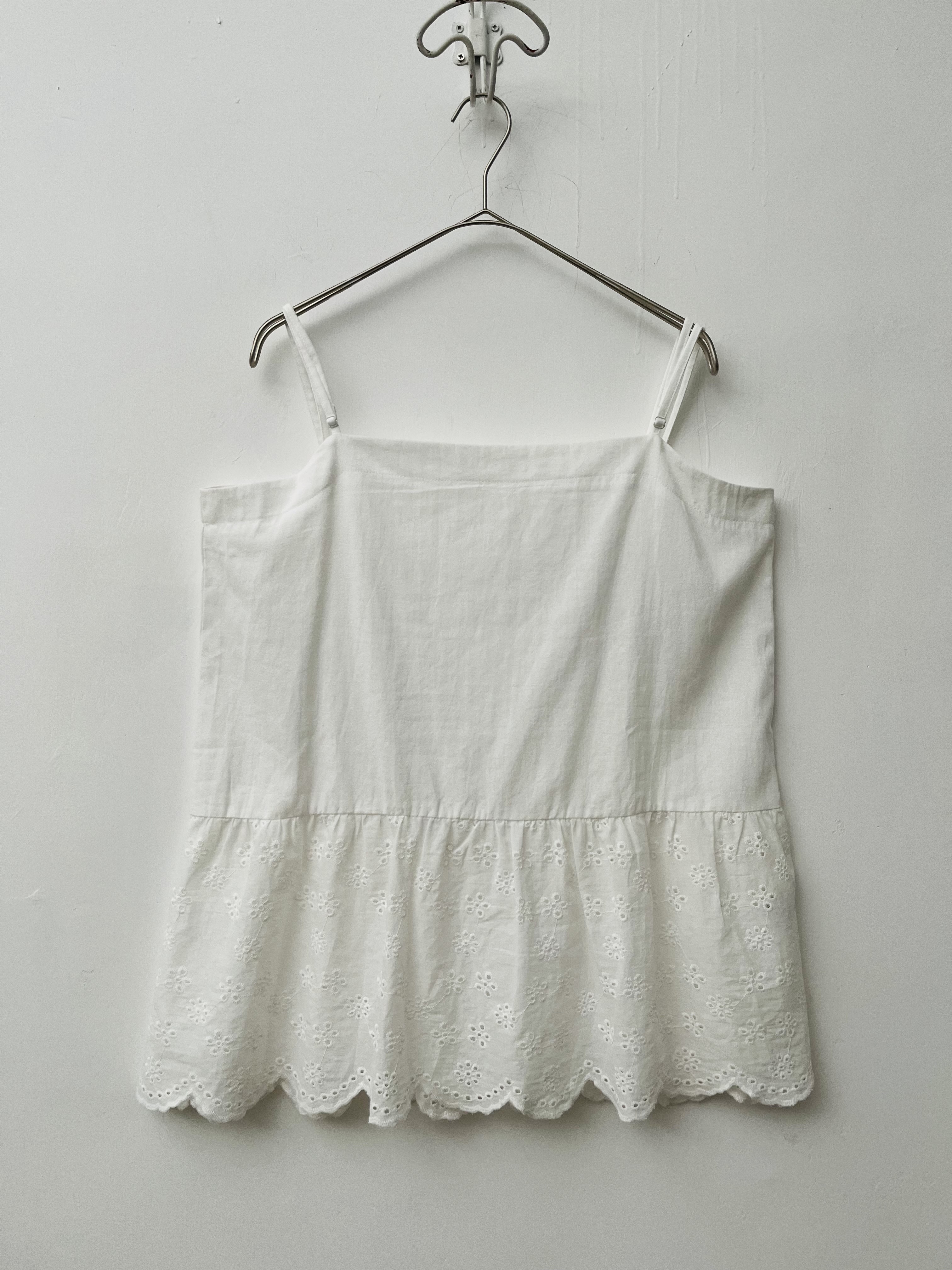 白色刺繡通花吊帶背心
