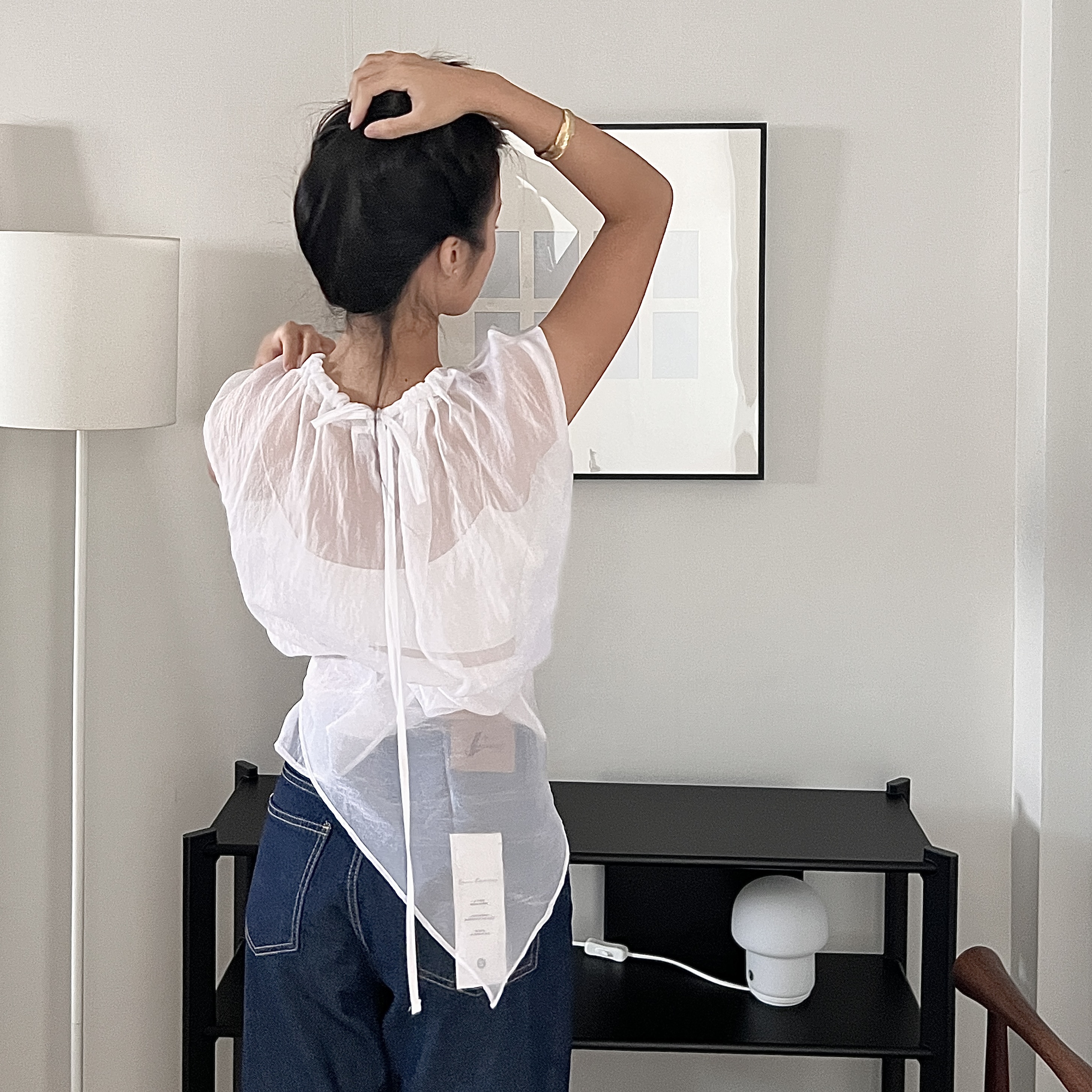 絲巾細節加分的設計款💫白沙透膚上衣