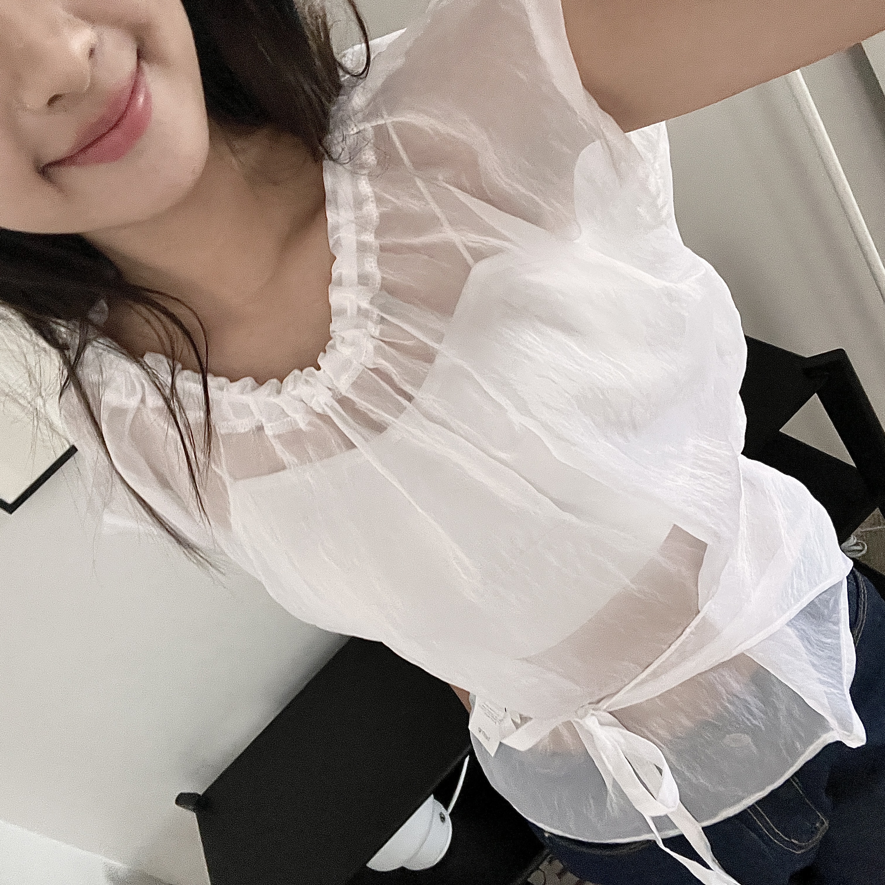 絲巾細節加分的設計款💫白沙透膚上衣