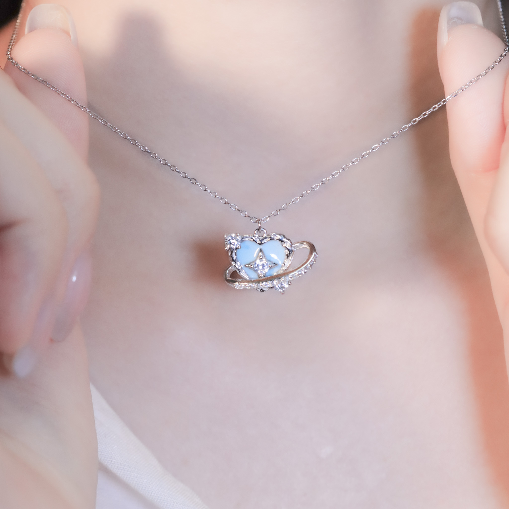 | 925純銀・厚鍍白金 | 漫藍愛意繚繞項鍊 | NE1450 |