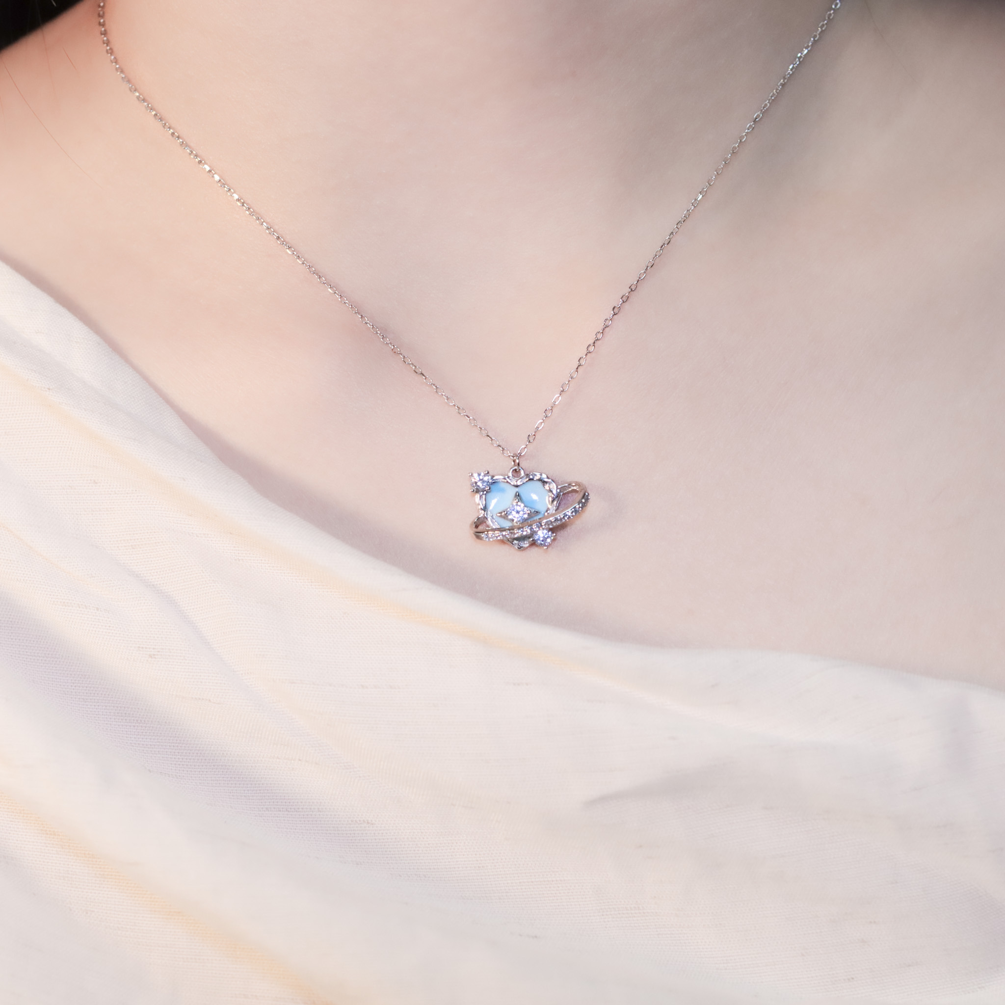 | 925純銀・厚鍍白金 | 漫藍愛意繚繞項鍊 | NE1450 |