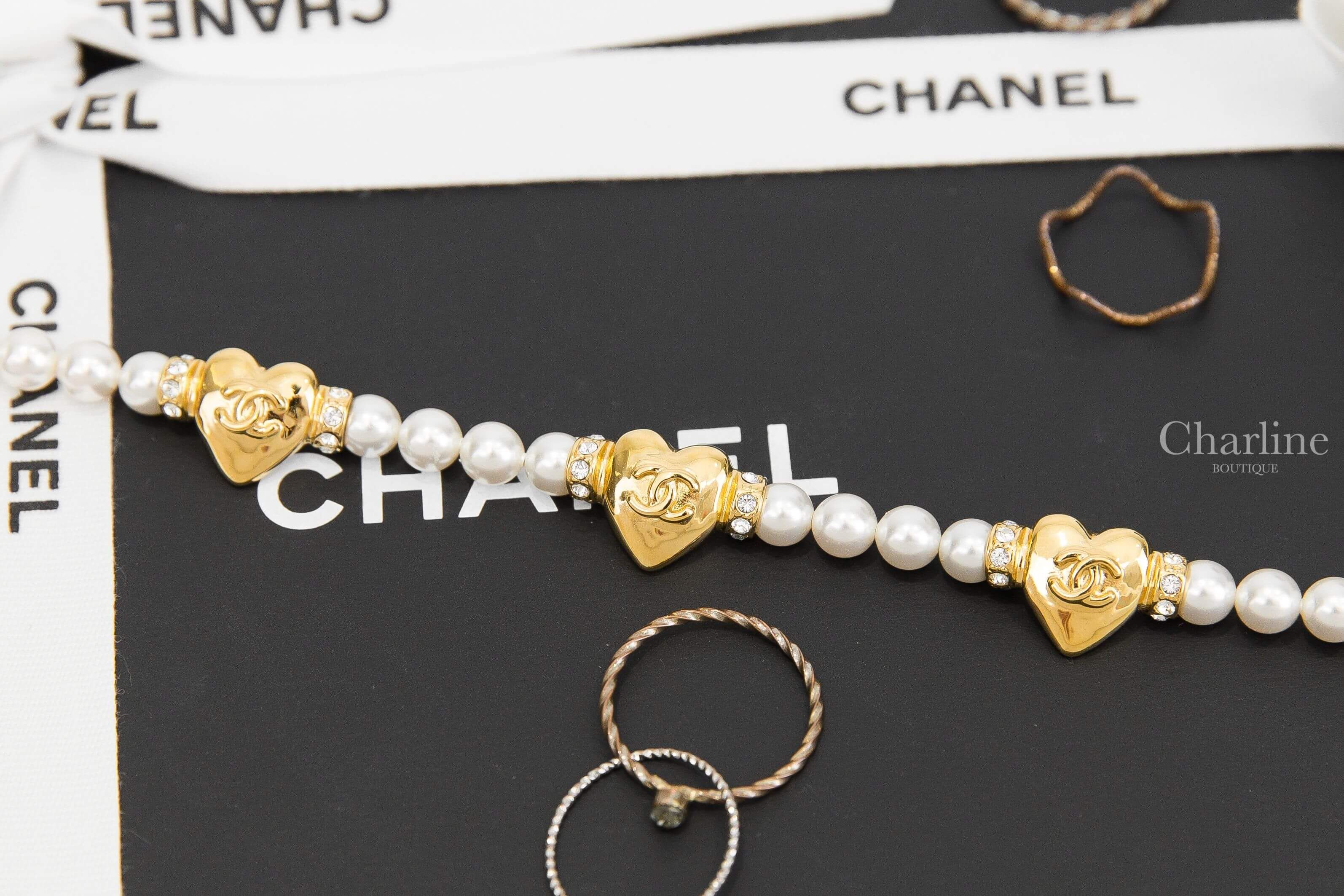 Chanel Choker 金色CC三顆愛心鑲鑽白色珍珠頸鏈