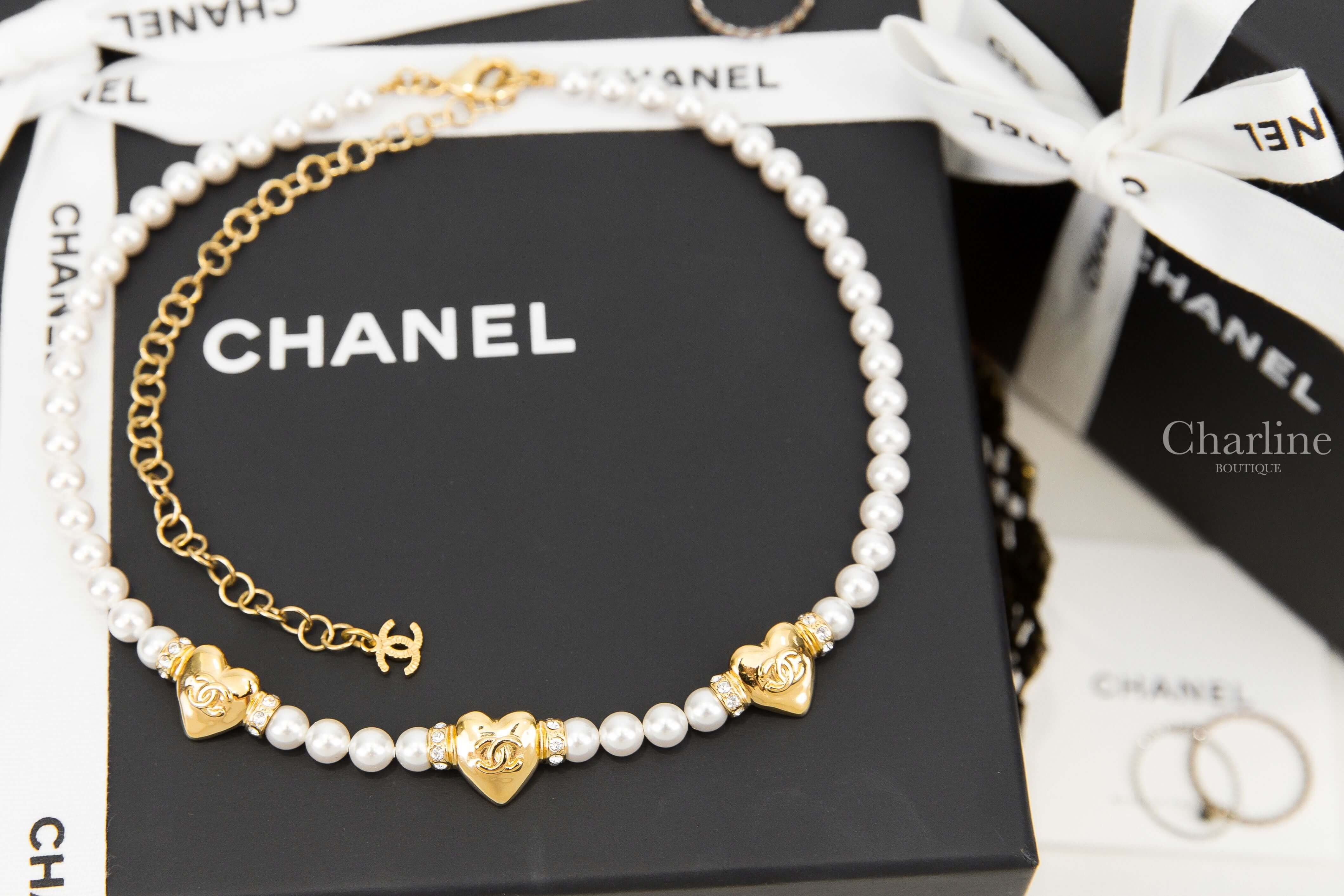 Chanel Choker 金色CC三顆愛心鑲鑽白色珍珠頸鏈