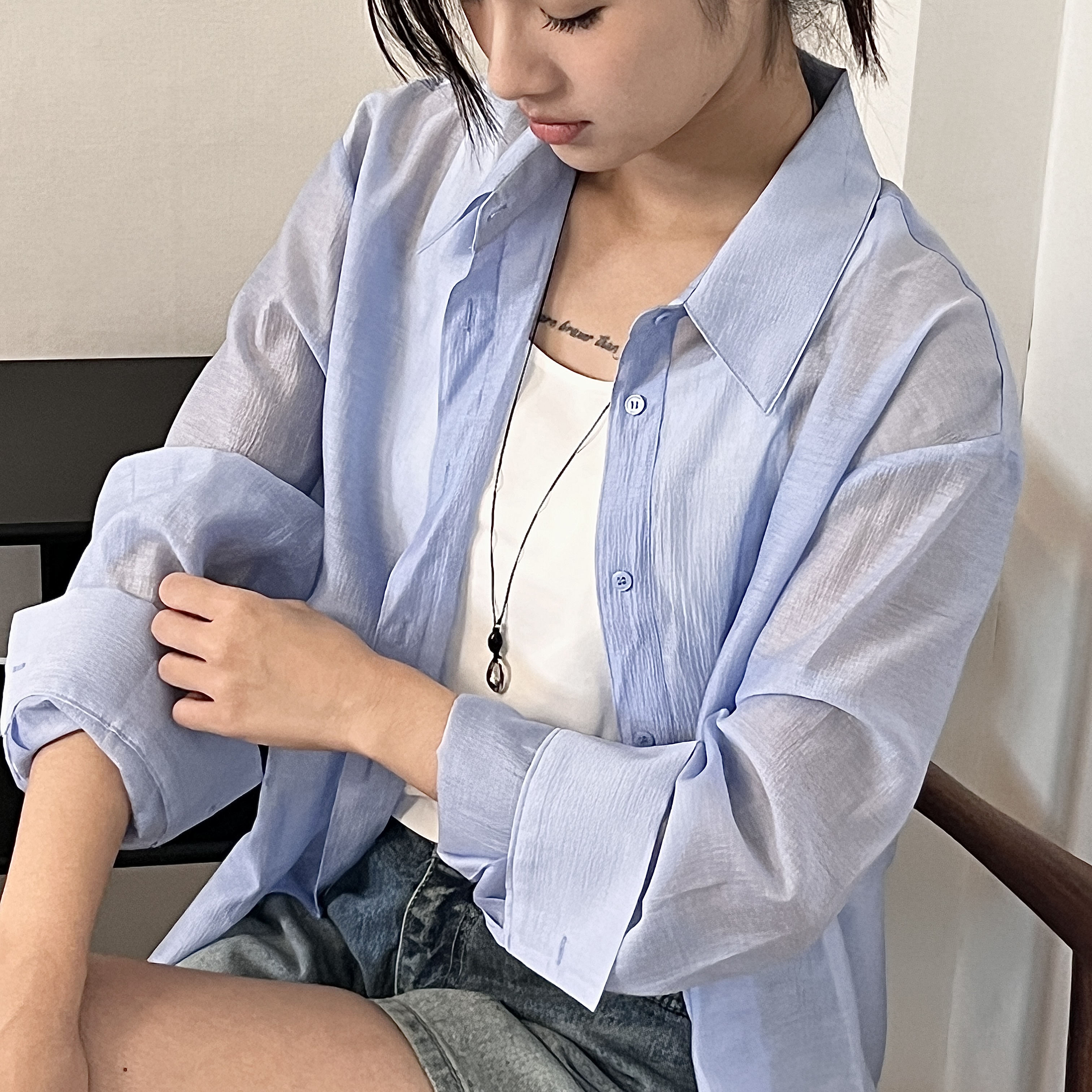 極親膚！！輕柔微透感藍襯衫