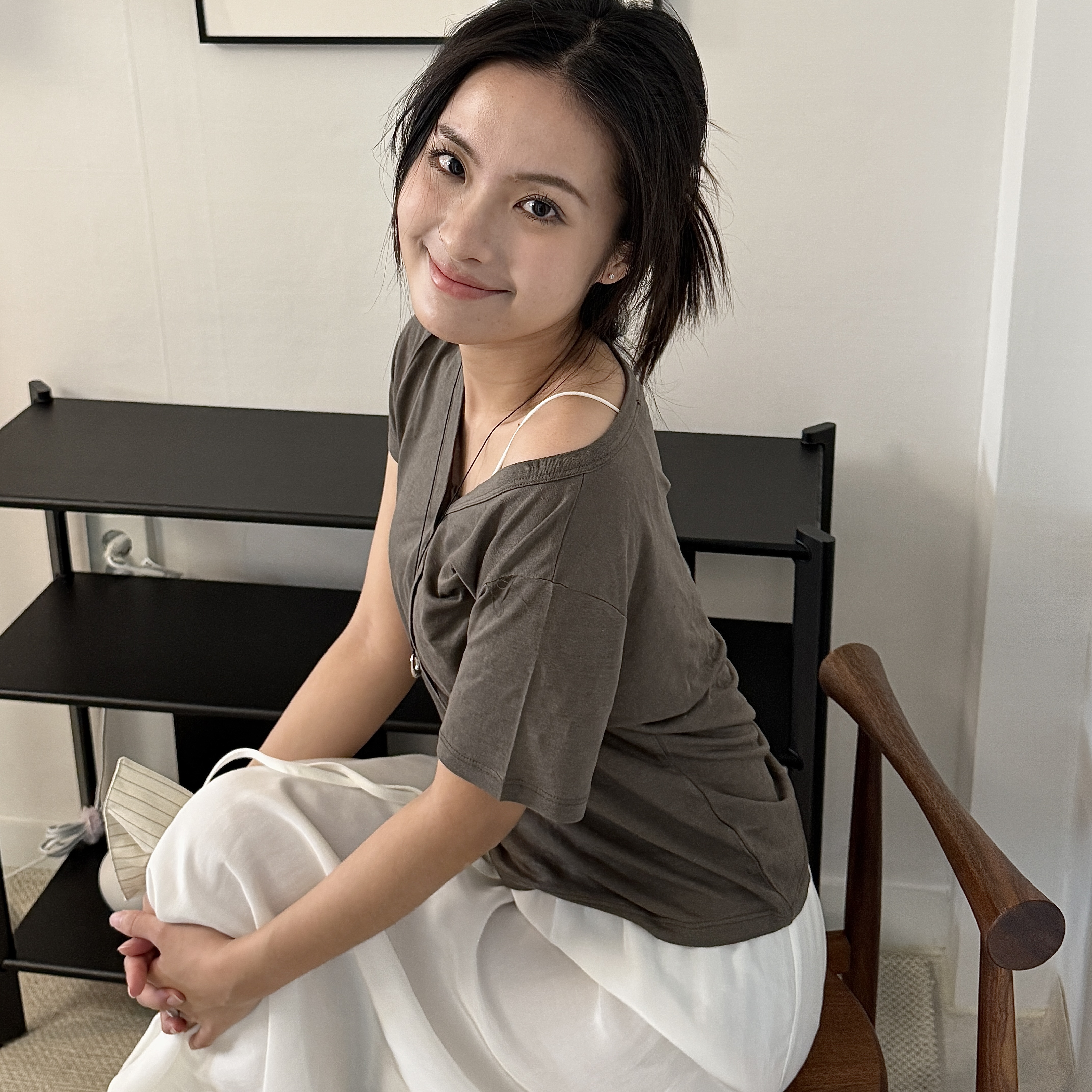 不用多說的質感Ｖ領圓扣上衣（白／綠）