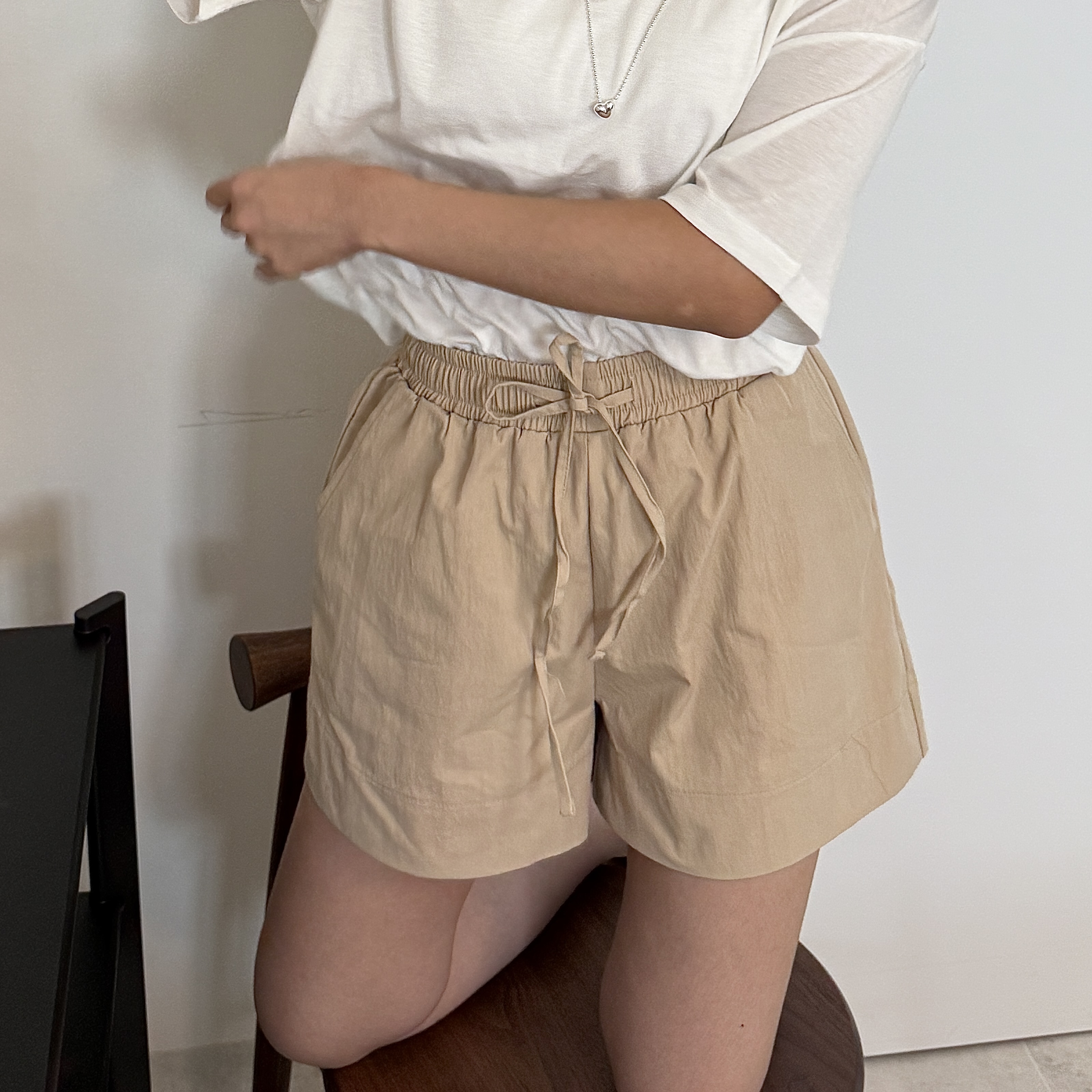 鬆緊蝴蝶結短褲（白／杏）