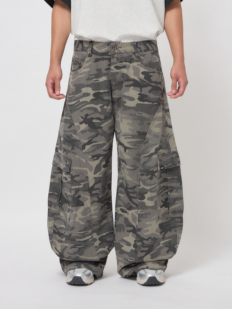 迷彩彎刀工裝寬褲