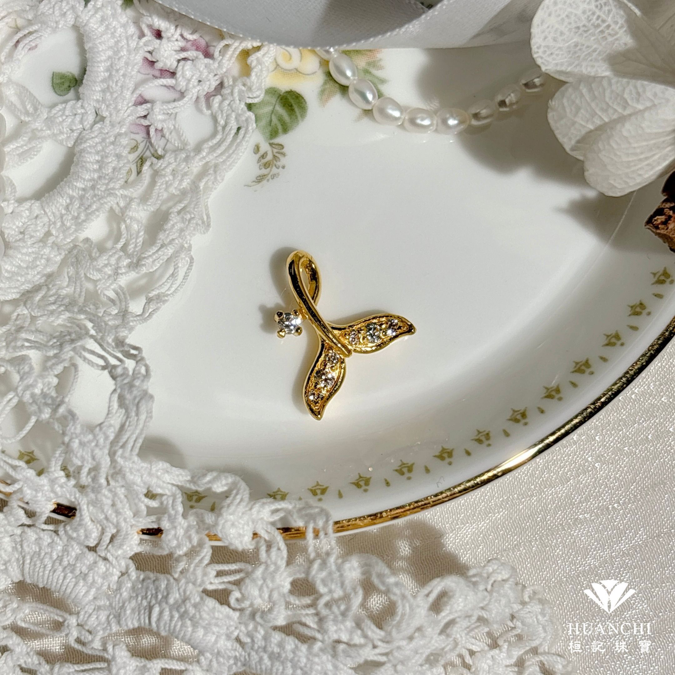 晶亮人魚尾 黃金墜子