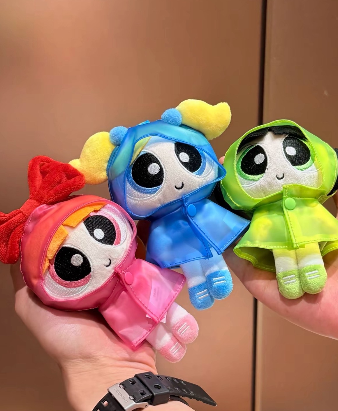 HUGKIS x 飛天小女警 雨衣娃娃掛飾 吊飾 毛絨玩偶 花花泡泡造型推薦🎁July25