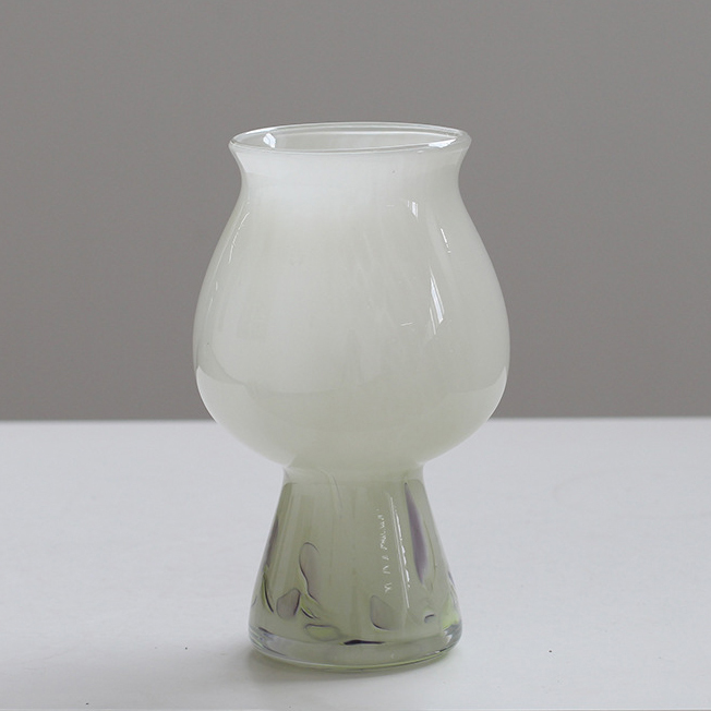 羊脂油彩花瓶