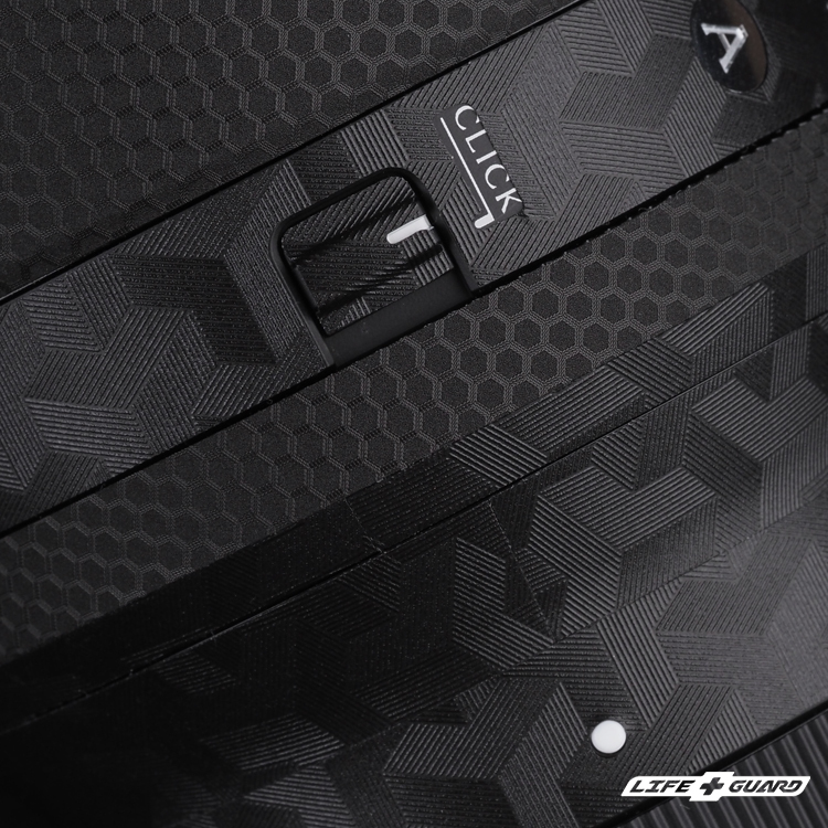 箭影黑貼膜質感特寫，LIFE+GUARD 設計風格