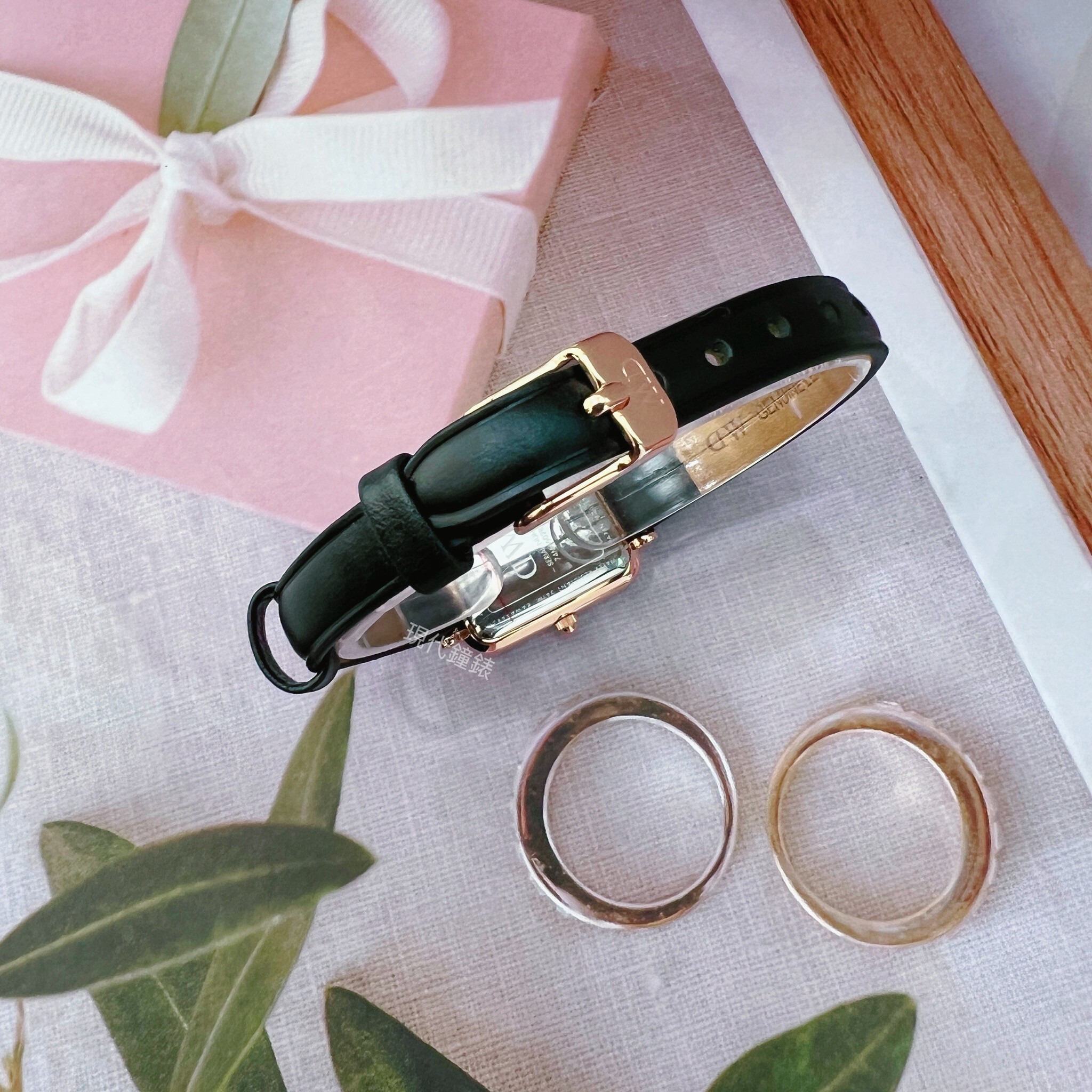 【DW Daniel Wellington】經典黑皮革小方錶DW00100434 20mm 現代鐘錶