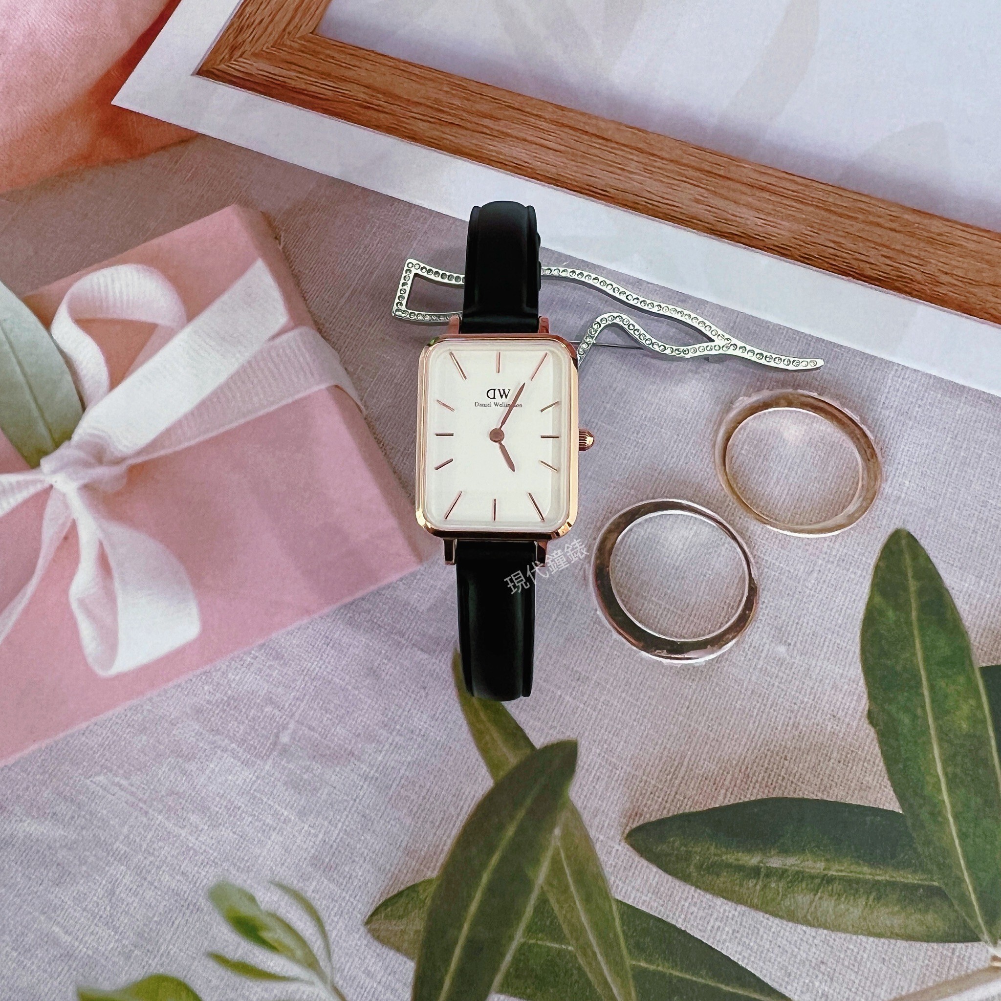 【DW Daniel Wellington】經典黑皮革小方錶DW00100434 20mm 現代鐘錶