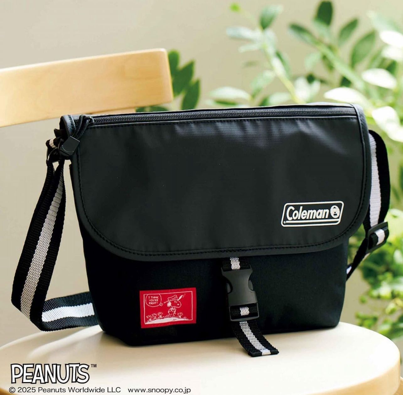 【預購】JN072913 Coleman X PEANUTS 黑色側背包