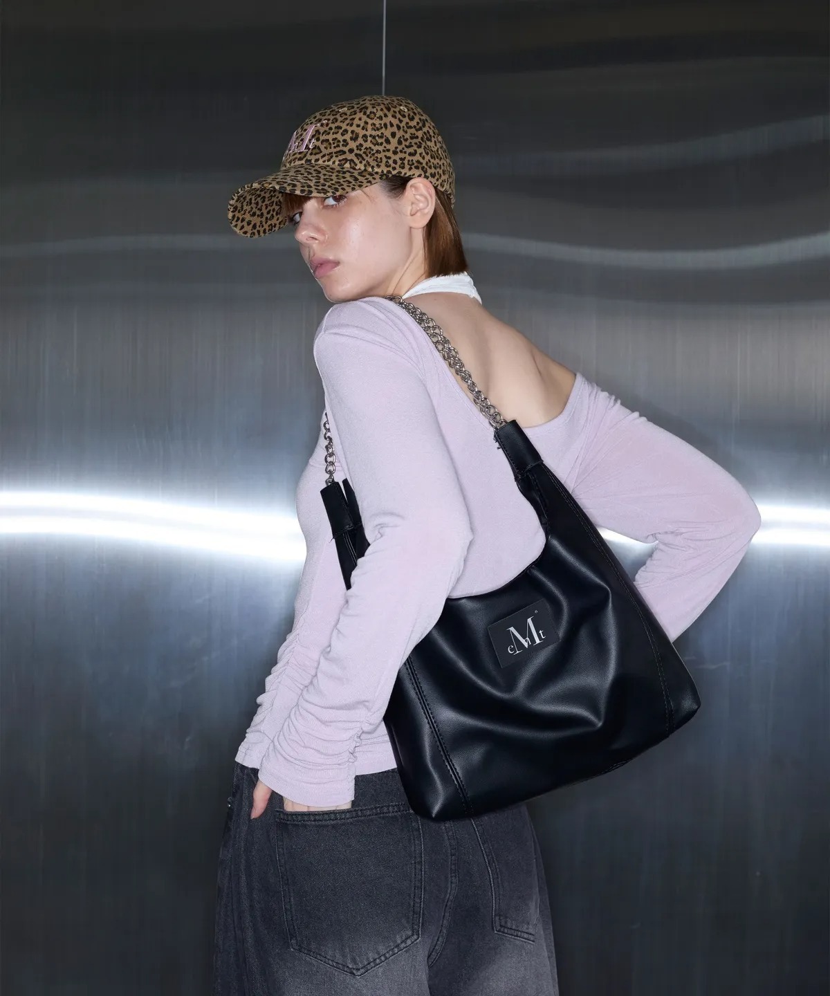 MUCENT GLADY SILVER CHAIN LEATHER SHOULDER BAG