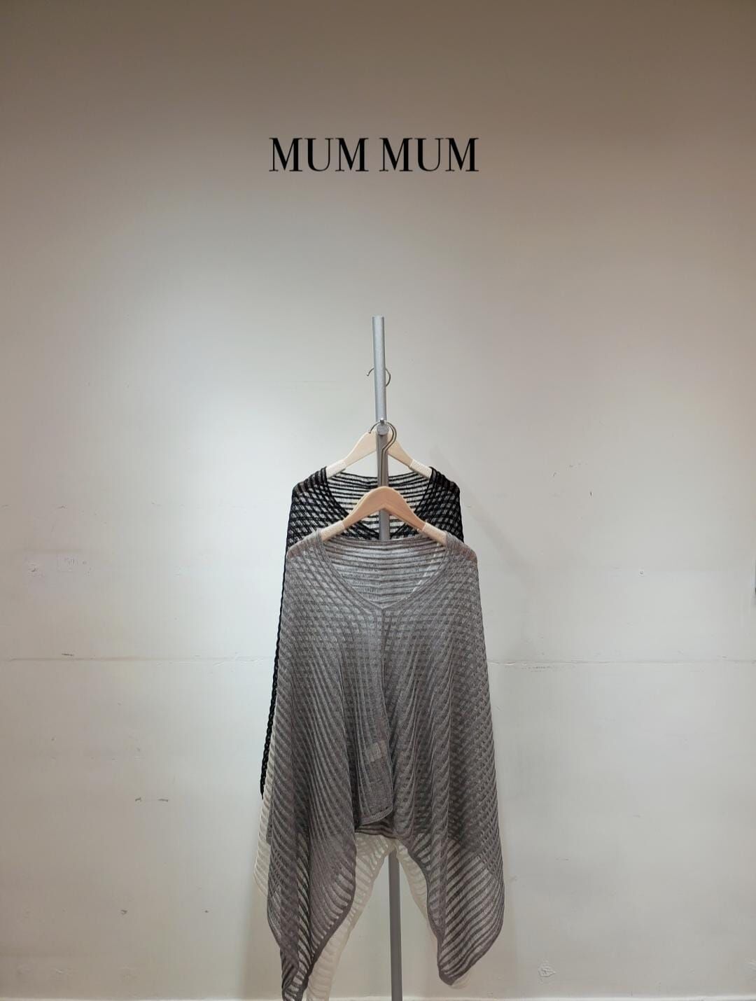 0212616a／透薄針織紗外搭披風 66/94/35