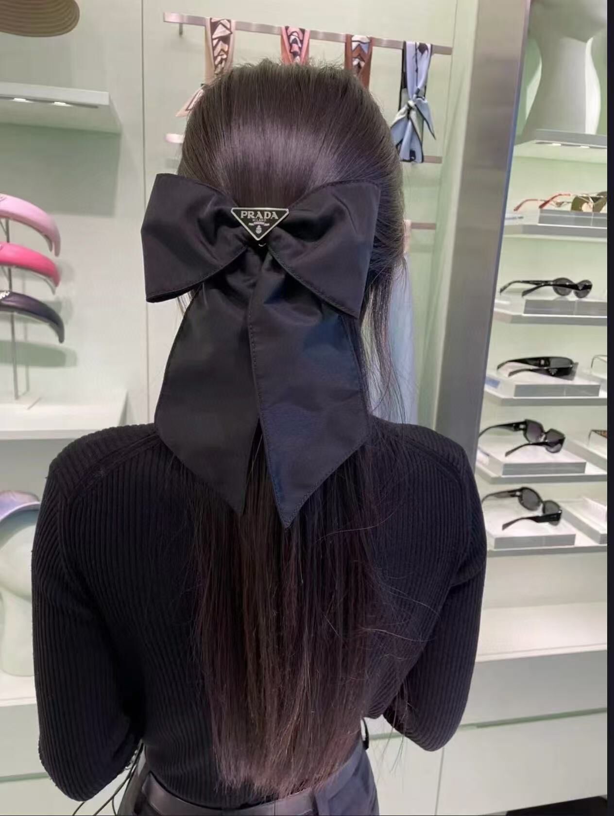 Prada黑金蝴蝶結 -T