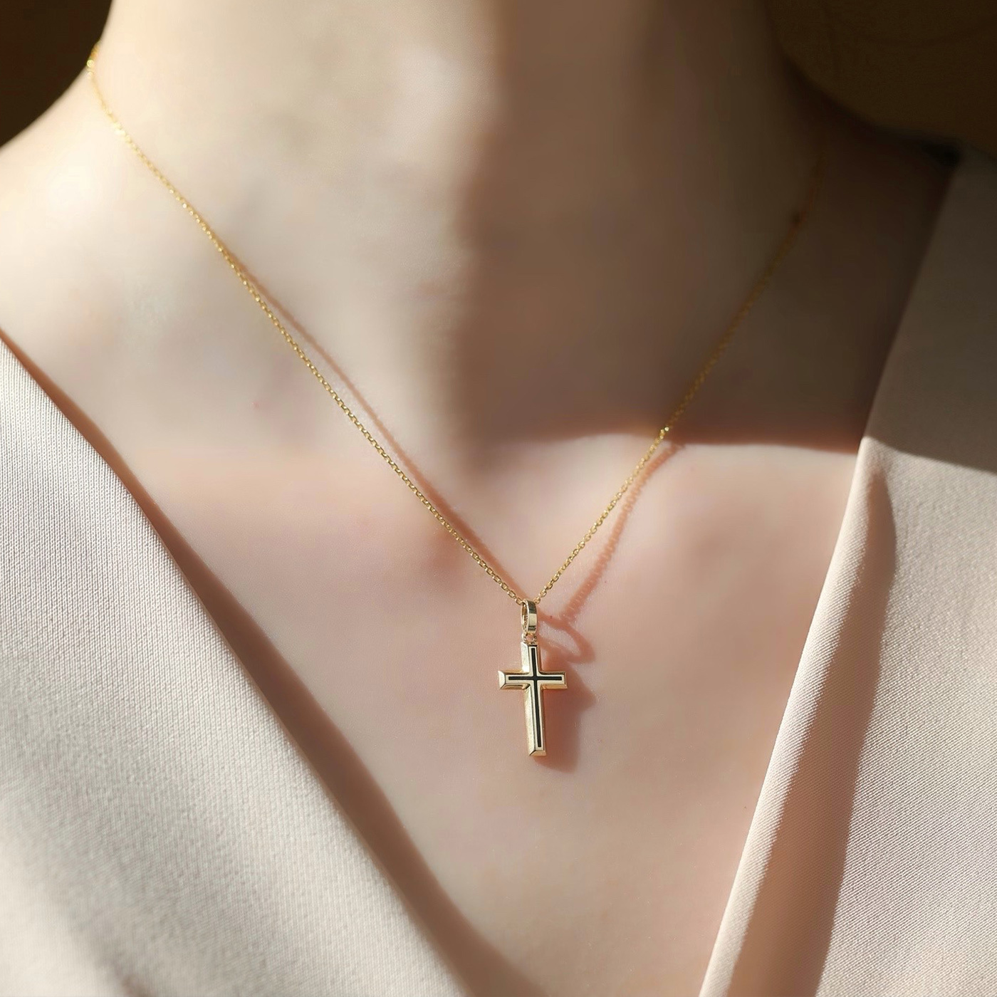 黑色十字架 — K金項鍊  (女款)