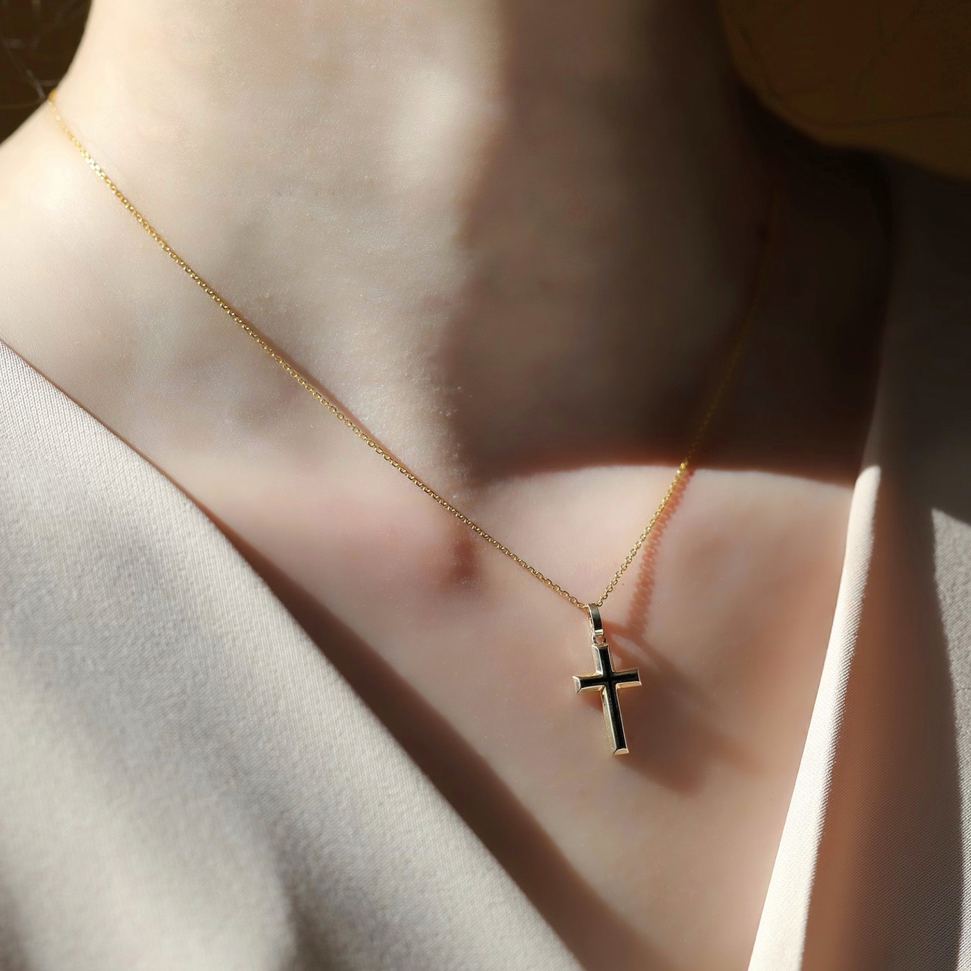 黑色十字架 — K金項鍊  (中性款)