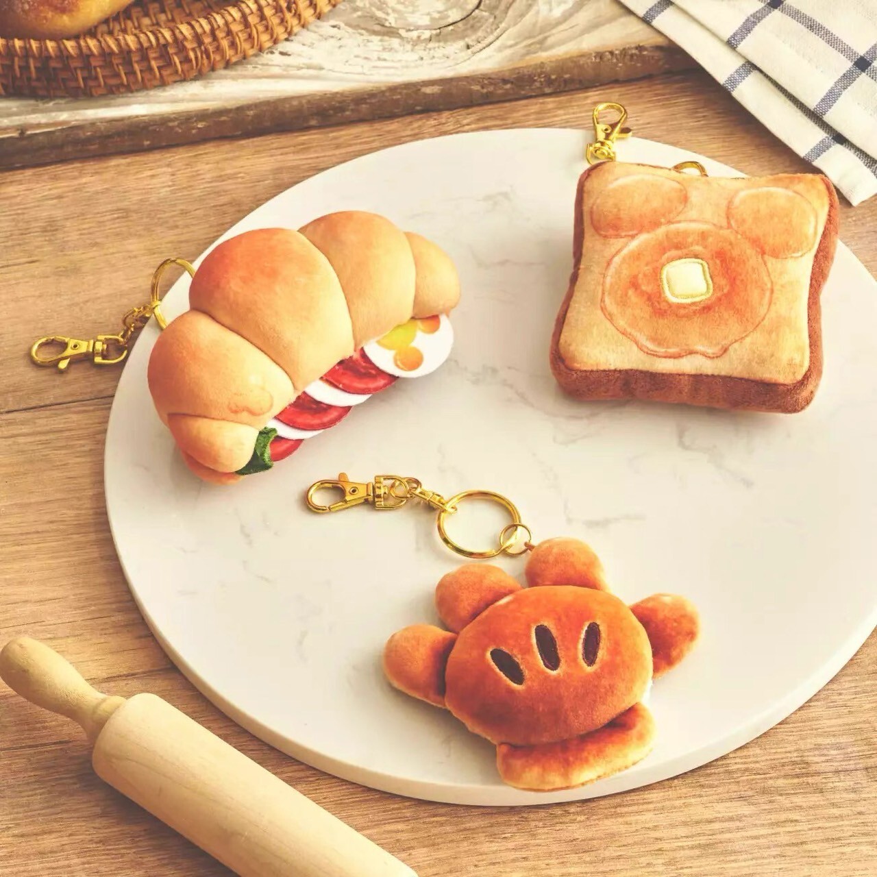 米奇 Mickey 烘焙系列 三明治 吐司 麵包 造型 絨毛 鑰匙圈 吊飾 -上海迪士尼商店