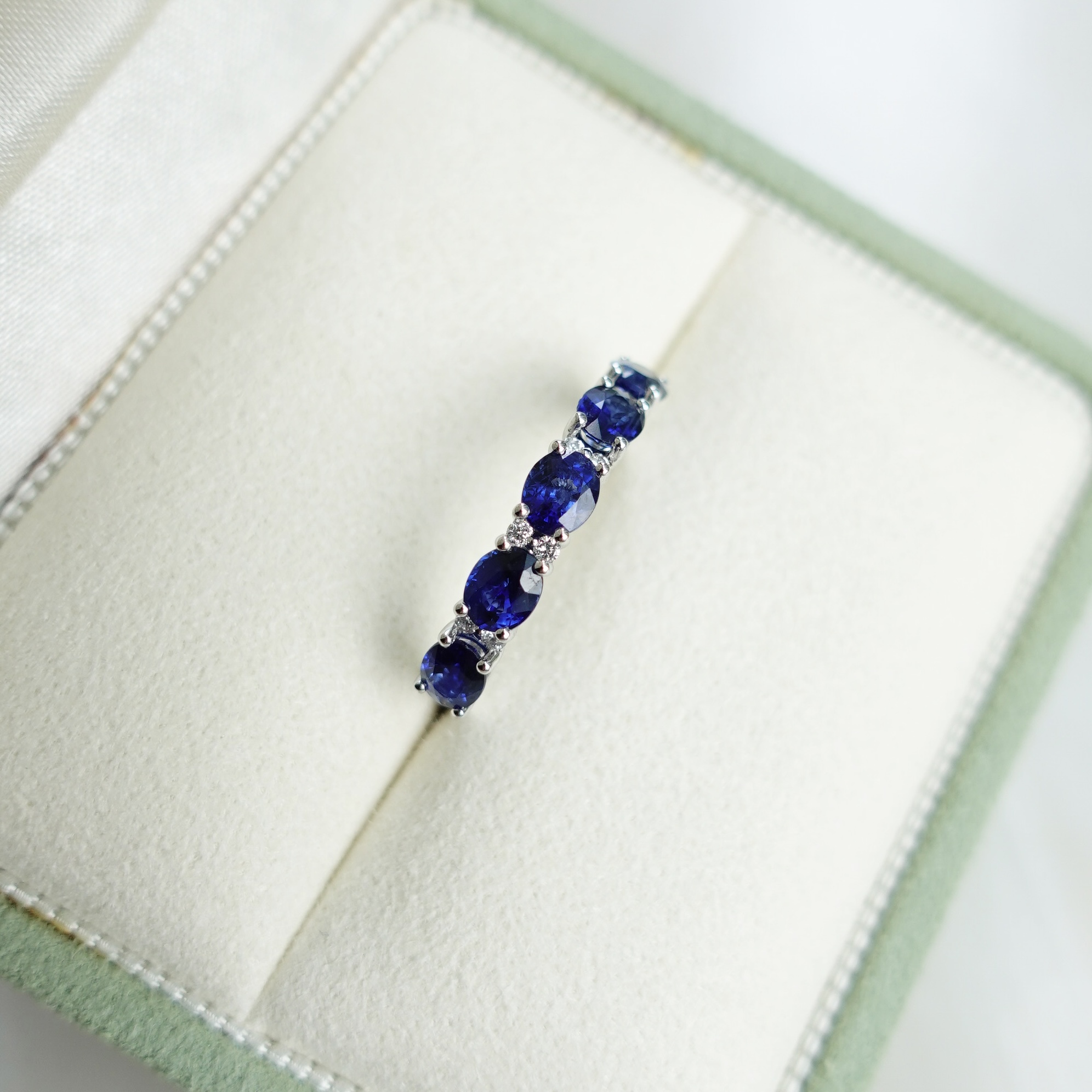 18K白金藍寶石鑽石排戒-橢圓形