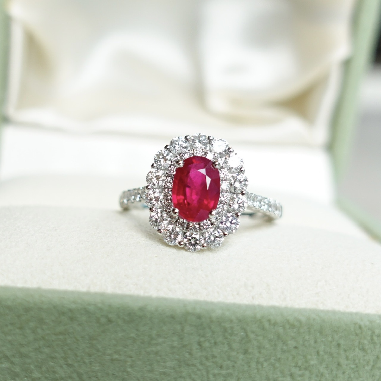 1ct緬甸產天然鴿血紅紅寶石18K金鑽石戒指 (帶AIGS證書)