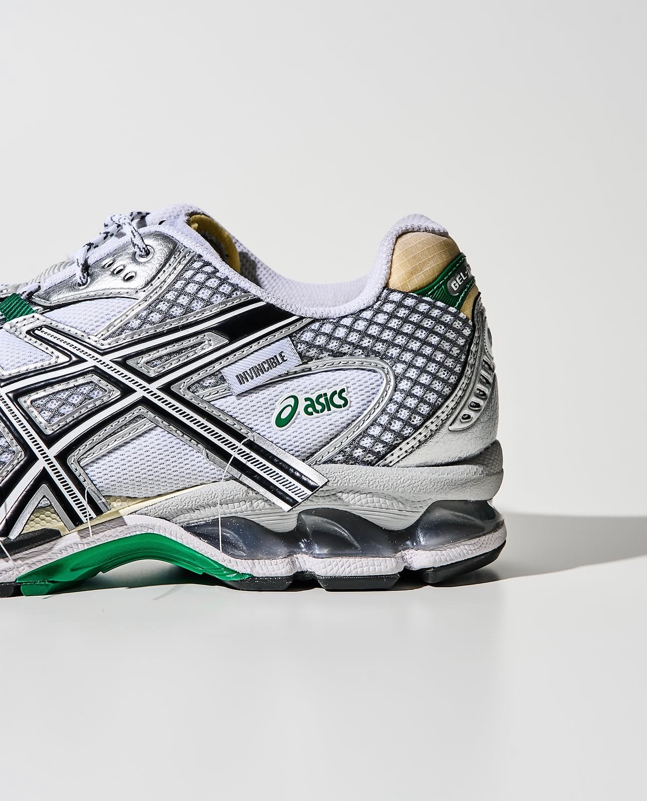 INVINCIBLE × Asics Gel-Nimbus 10.1 ”HTTP 404 Green“ 1203A814-020