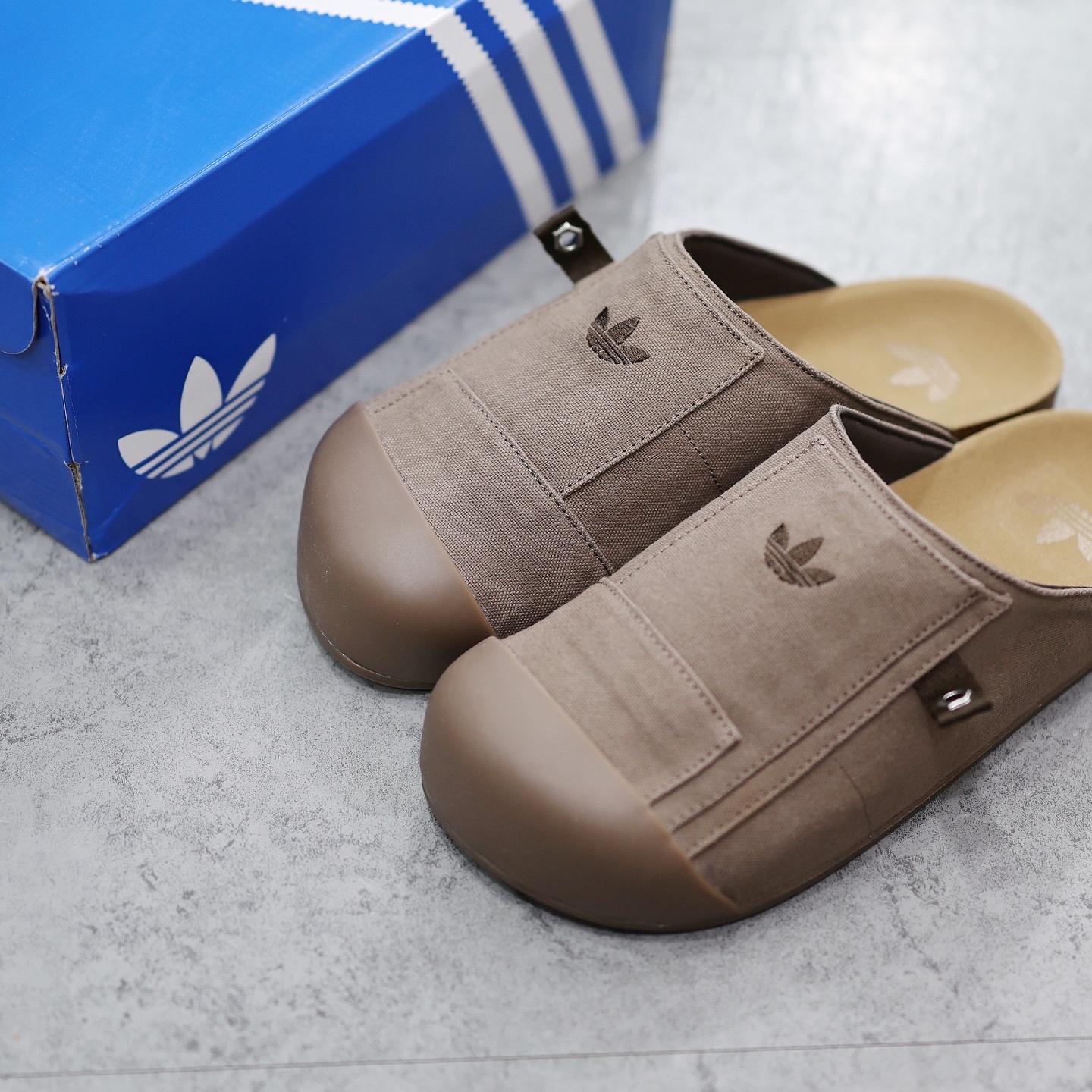 Adidas Adimule Slide Brown｜勃肯 深棕色 懶人鞋・ MULE拖鞋  JP9189
