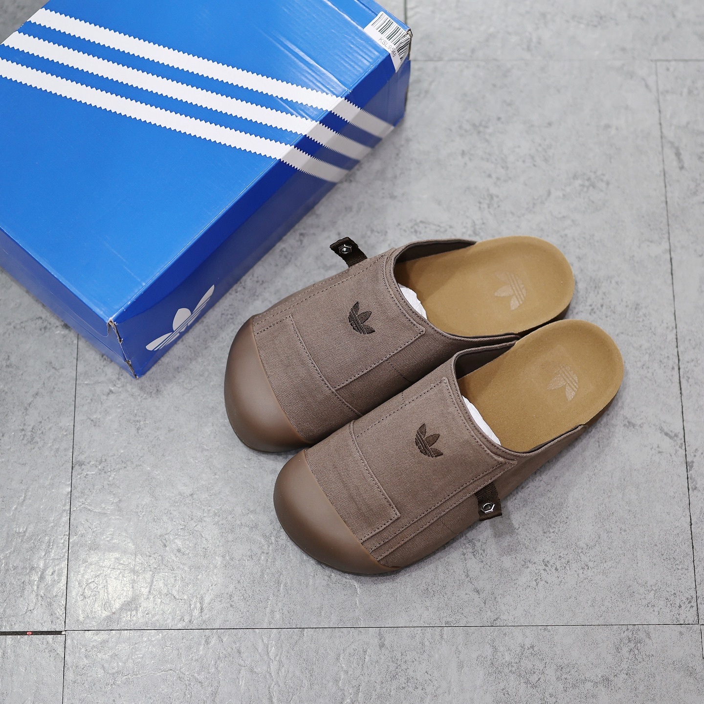 Adidas Adimule Slide Brown｜勃肯 深棕色 懶人鞋・ MULE拖鞋  JP9189