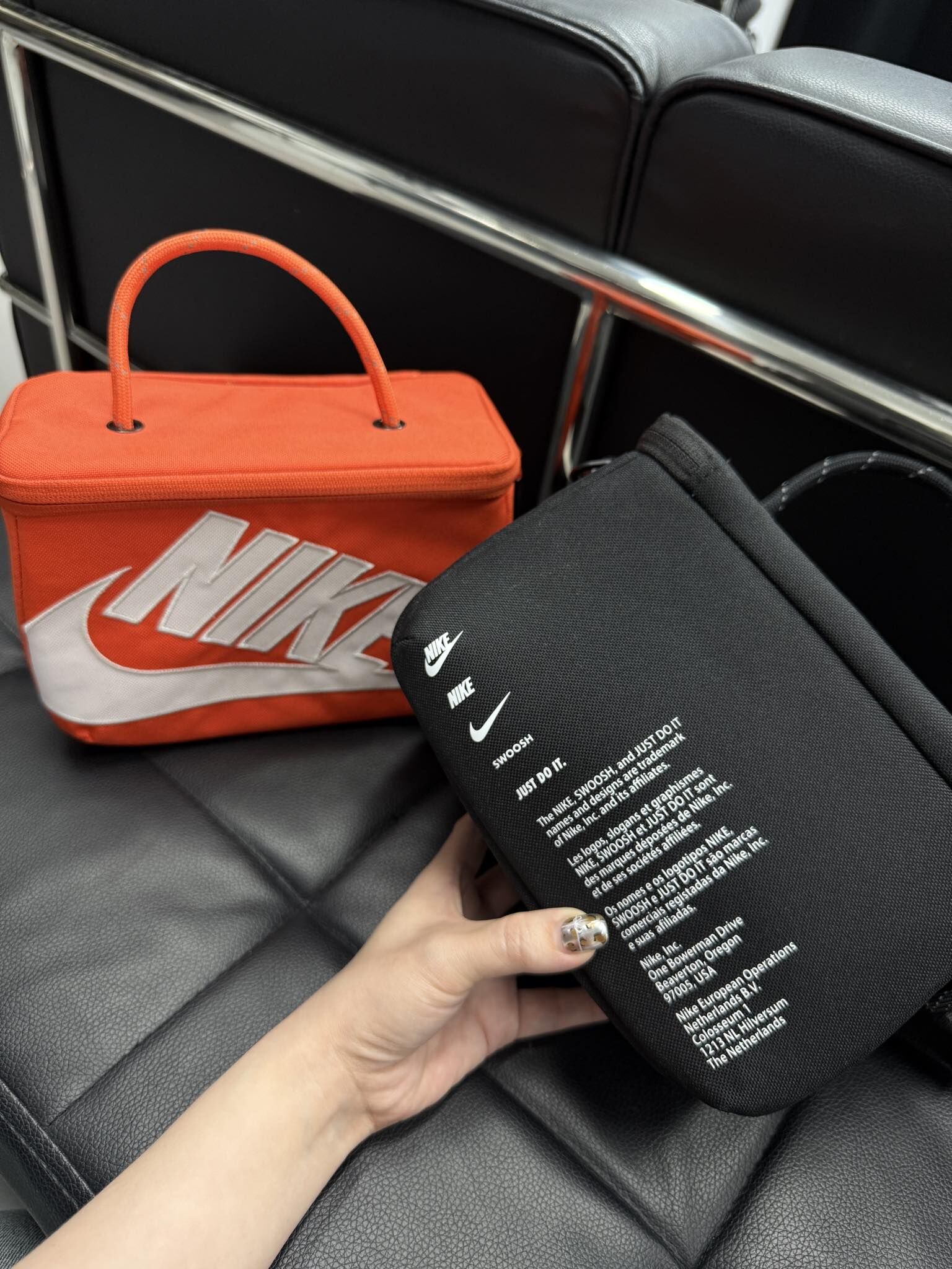 Nike 迷你鞋盒斜背包 相機包 (3 公升) 黑色FN3059-010、銀灰FN3059-012、橘色FN3059-869