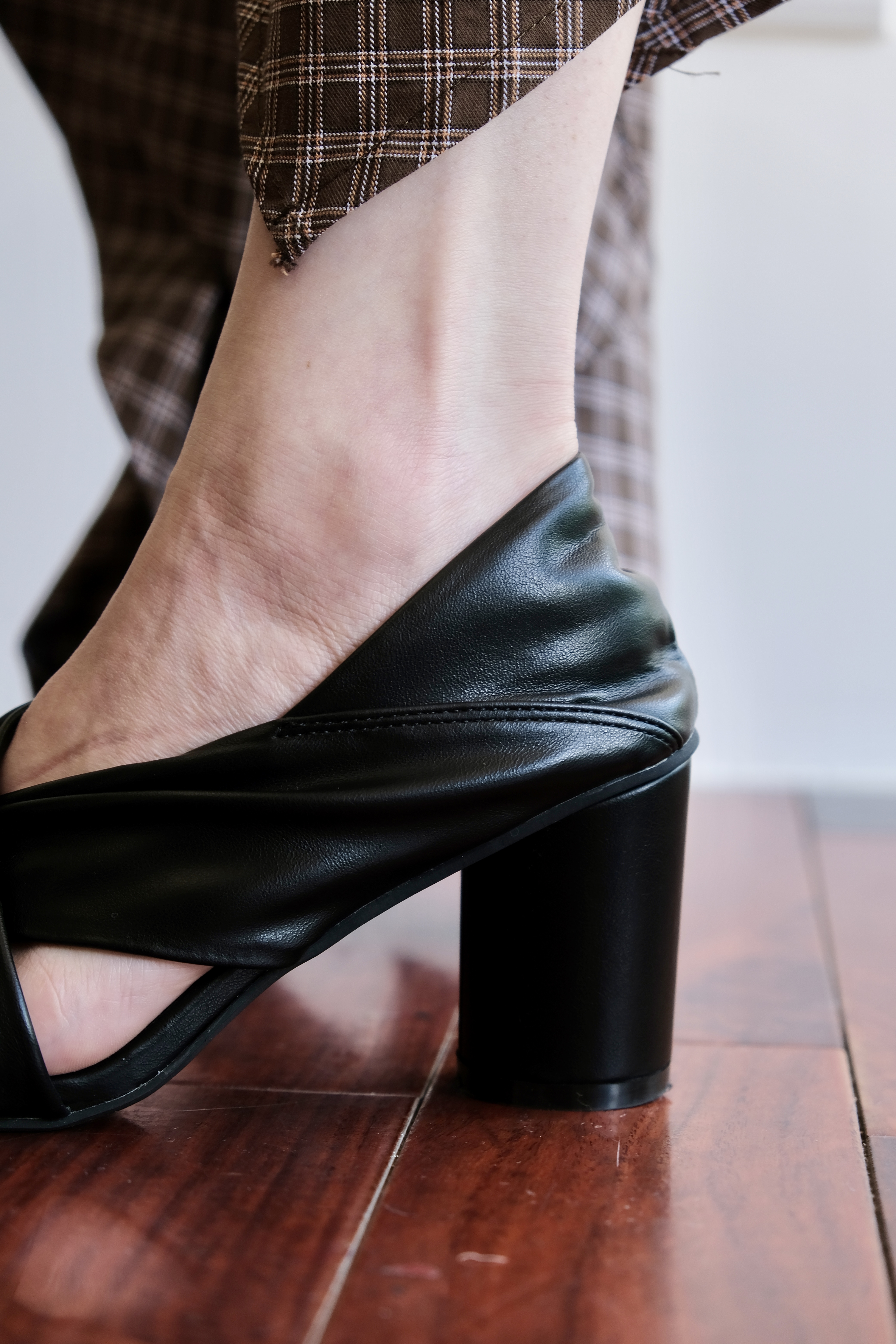 新品Knuth Marf 2way cross design pumps 【公式通販】