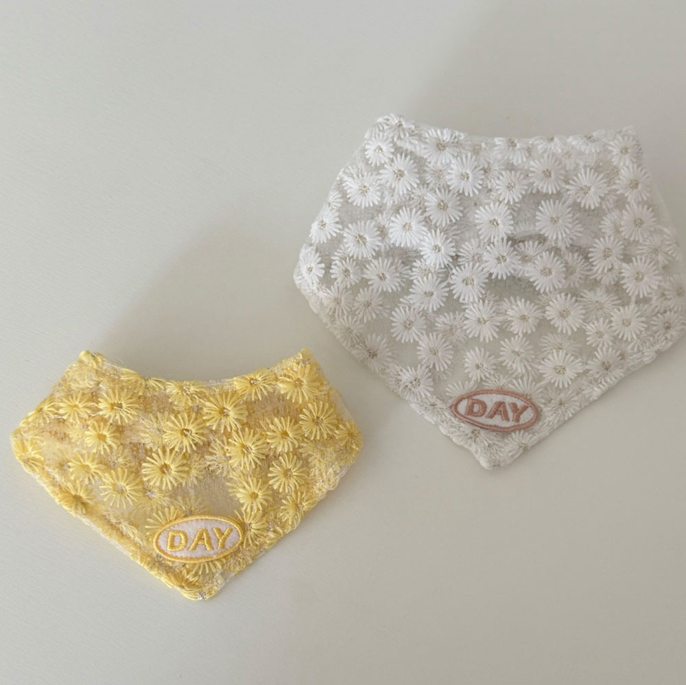 【預購】cuddly day｜春日小白花 三角巾