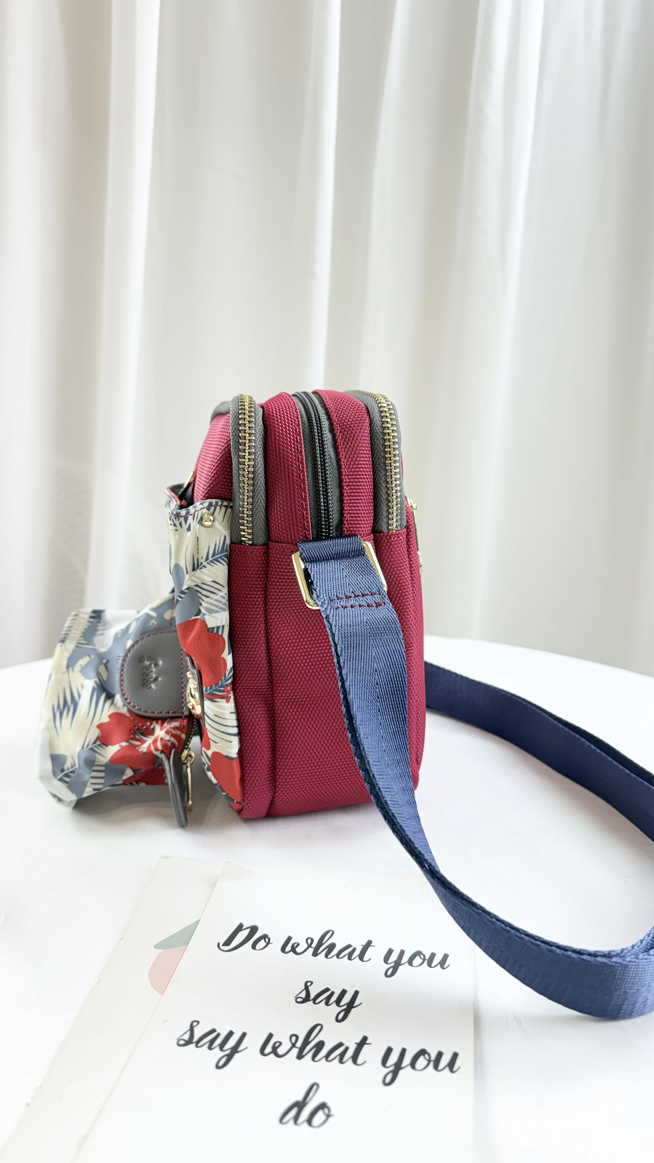 GOODS 紅花朵拼色防潑水手機袋 / 側背包 附零錢包 #2499