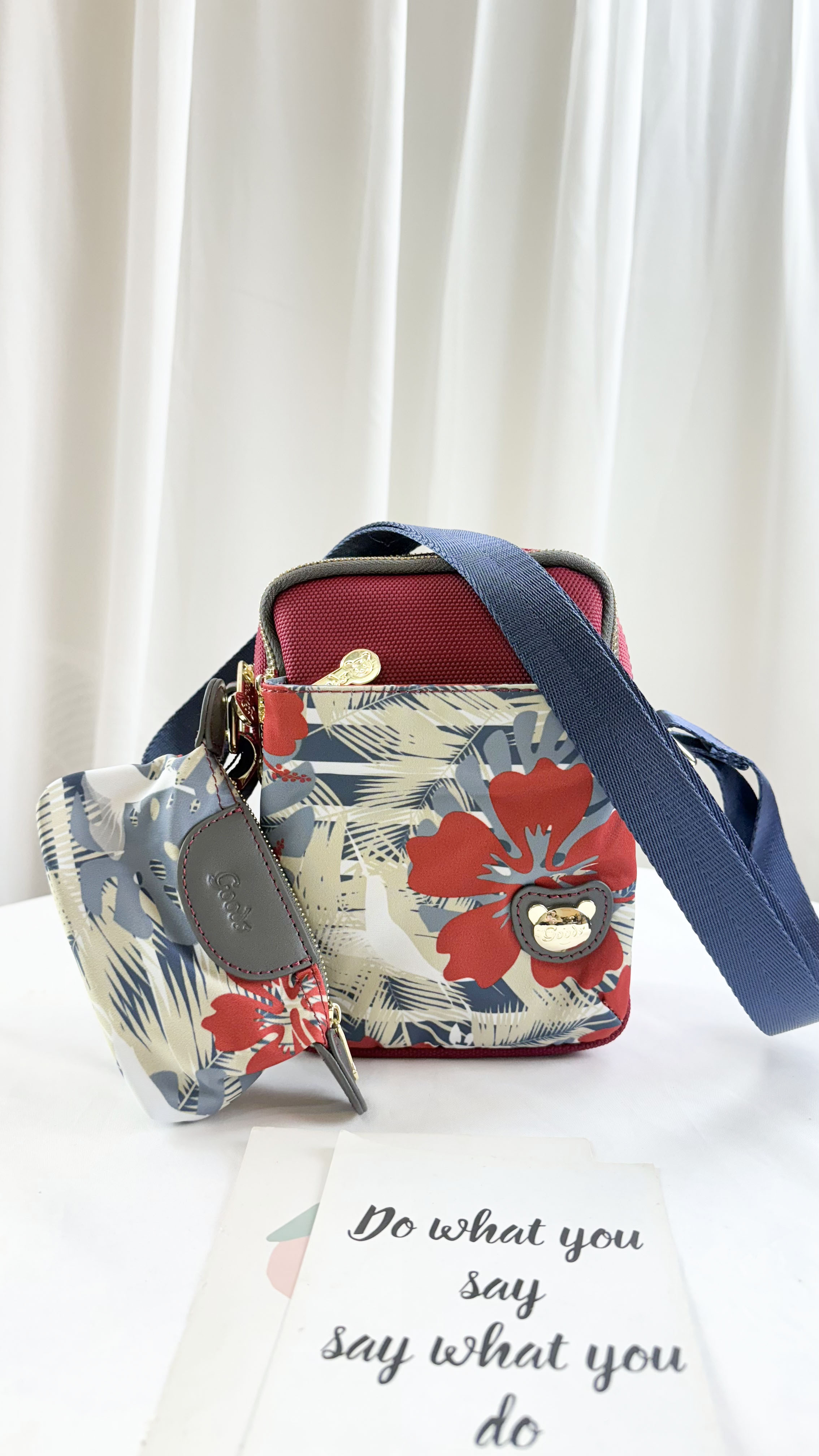 GOODS 紅花朵拼色防潑水手機袋 / 側背包 附零錢包 #2499