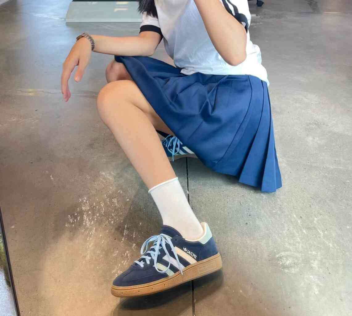 ADIDAS HANDBALL SPEZIAL 復古鞋 深藍綿花糖 (限時勁減!)