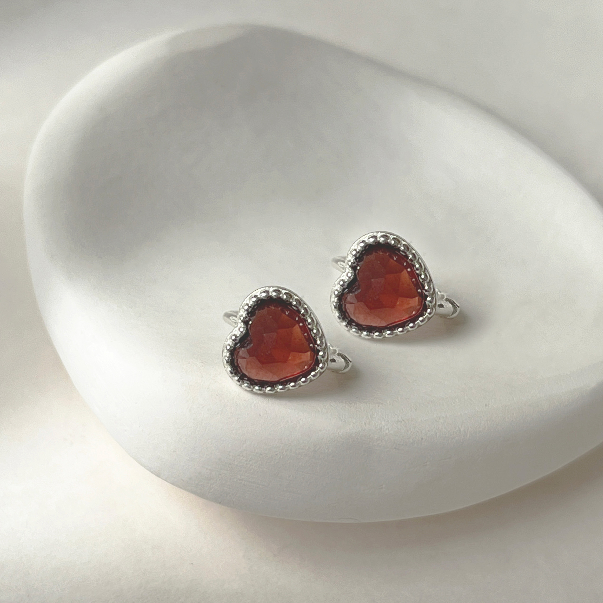 大蛋糕愛心石榴石耳圈