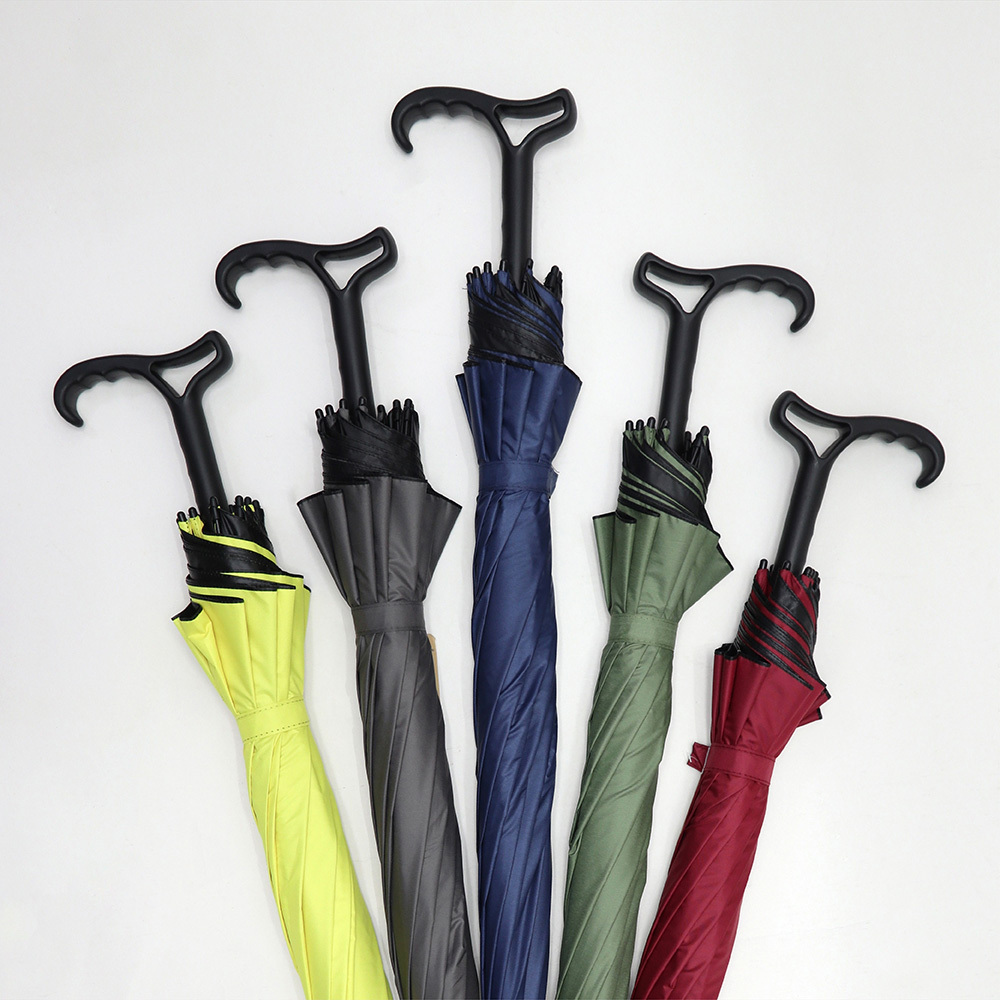 展示25吋10骨登山休閒傘,從左到右黃色、灰色、深藍、綠色、紅色