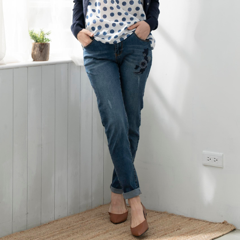 PIPPY窄管刷白精緻刺繡彈力牛仔褲 丈青