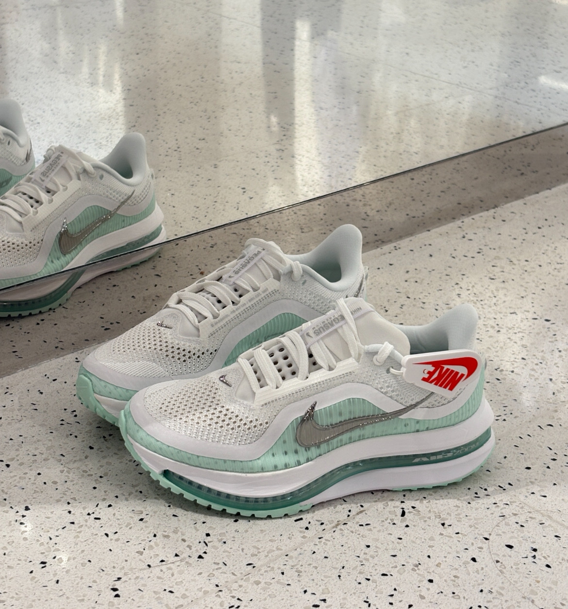 女鞋 NIKE W PEGASUS PREMIUM 白薄荷綠 氣墊 小飛馬 透氣 緩震 運動 休閒鞋【HQ2593-103】