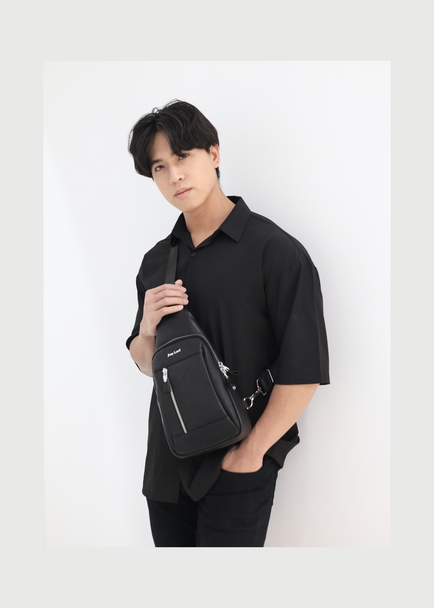 簡約俐落線條，穿搭百搭無壓力