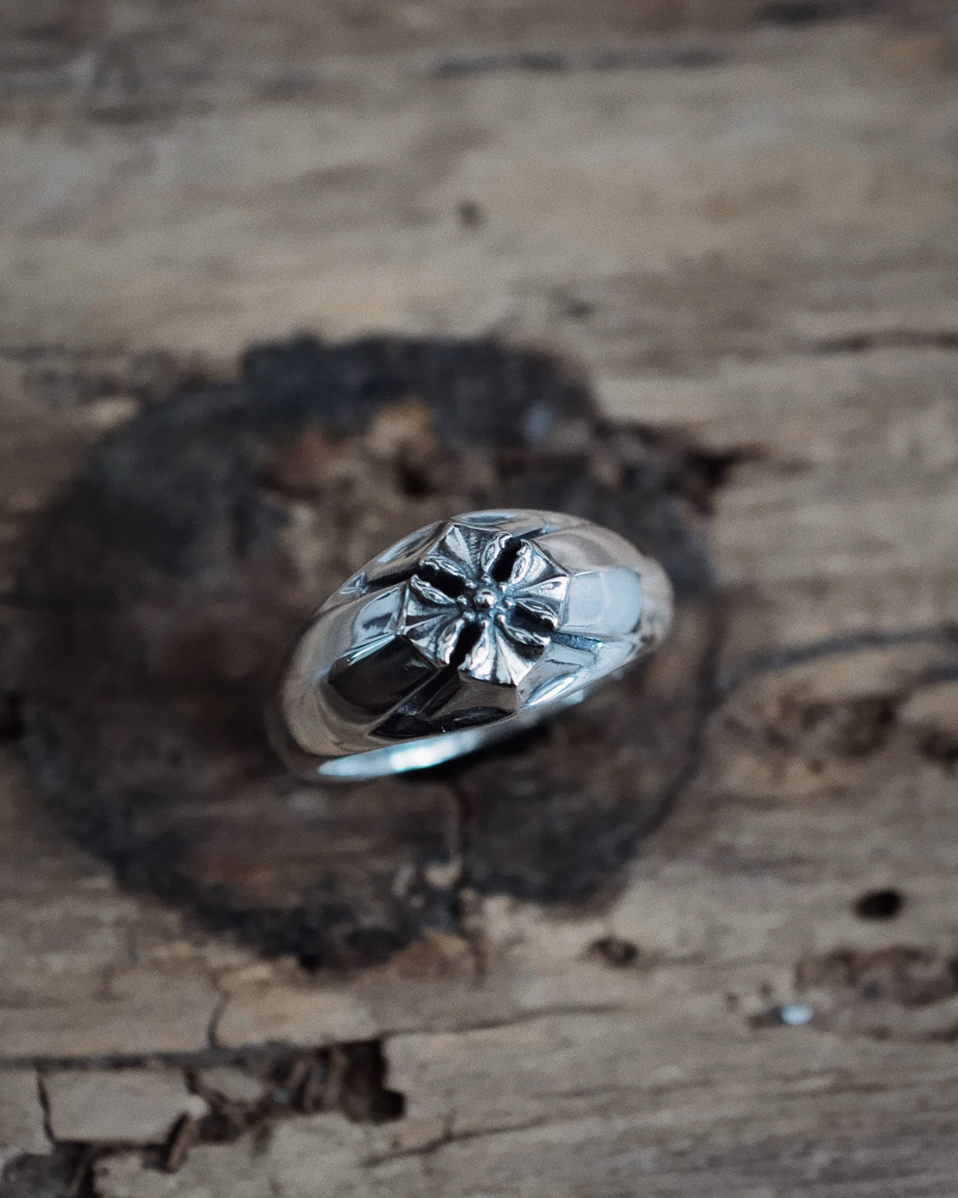 IRON RAVEN CROSS RING