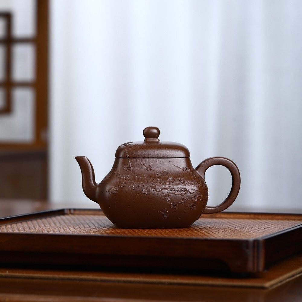 【四方君德】-- 立體的桃花，栩栩如生，仿佛將春天的氣息融入其中。